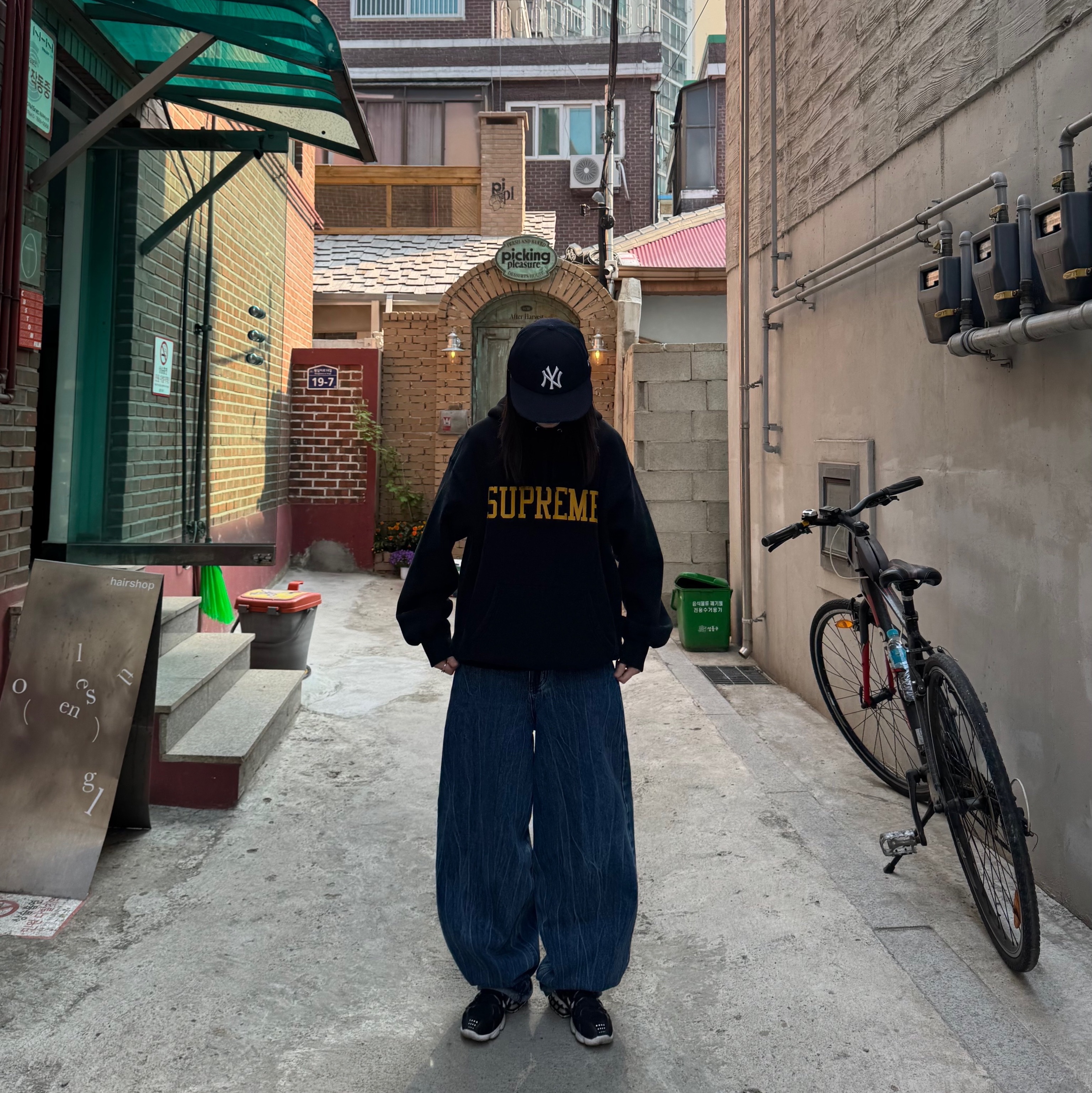 Human Made Car Club Jacket Black, Porter Tanker Duffle Bag S Black 착용 스타일 - 2