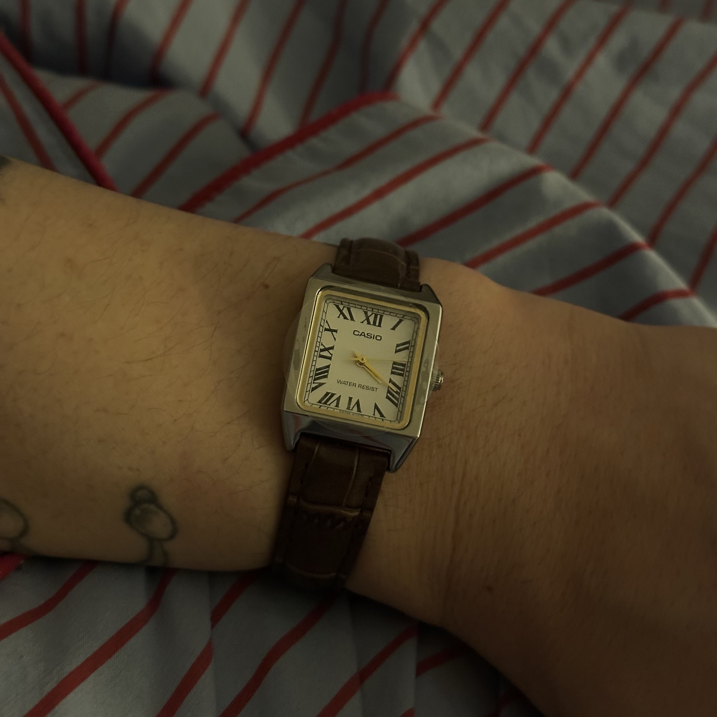 Casio LTP-V007L-7B2 착용 스타일