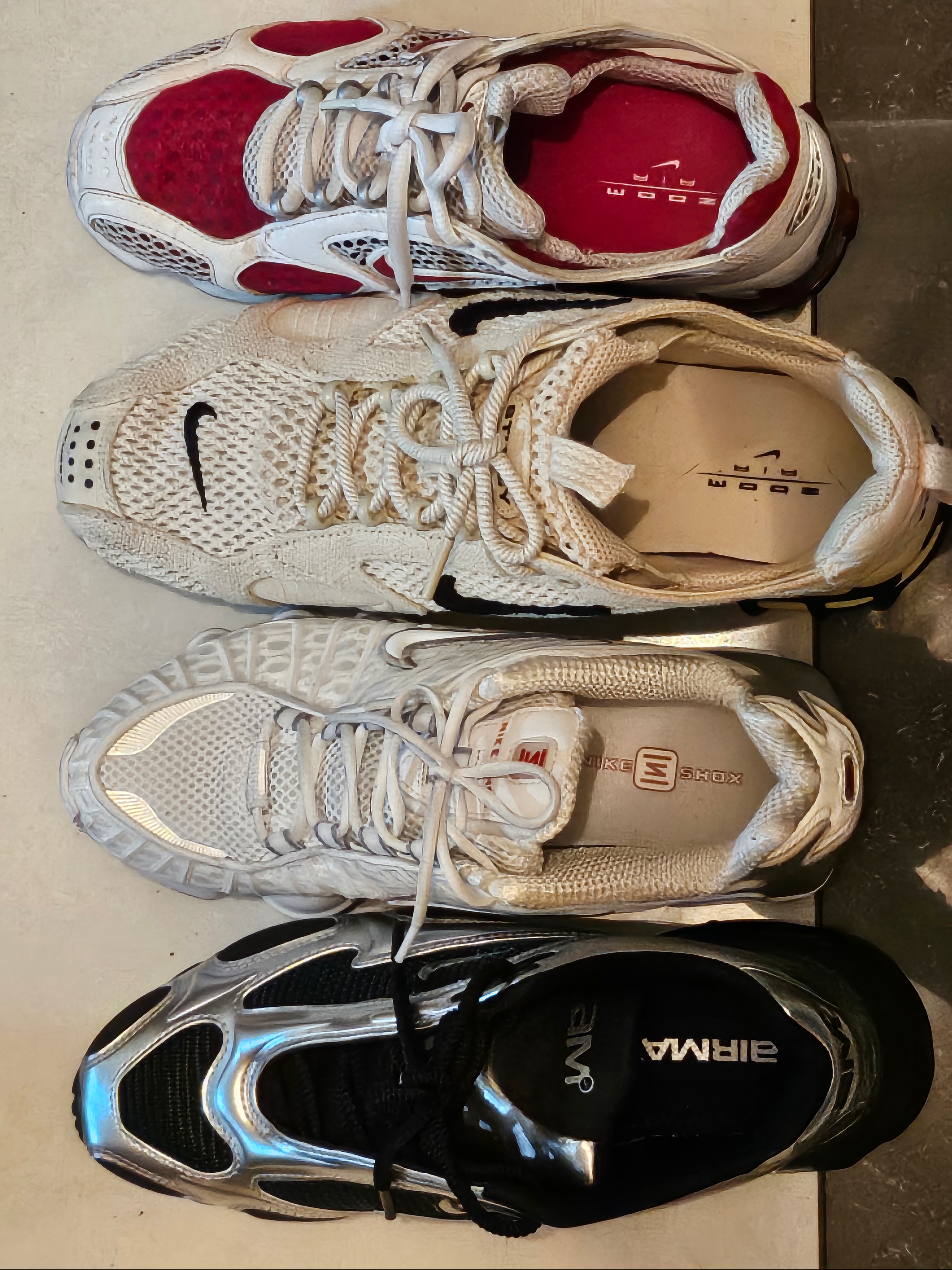 (W) Nike Air Max Muse Black and Metallic Silver, Yeezy Gap Engineered By Balenciaga Dove Hoodie Dark Grey 착용 스타일 - 3