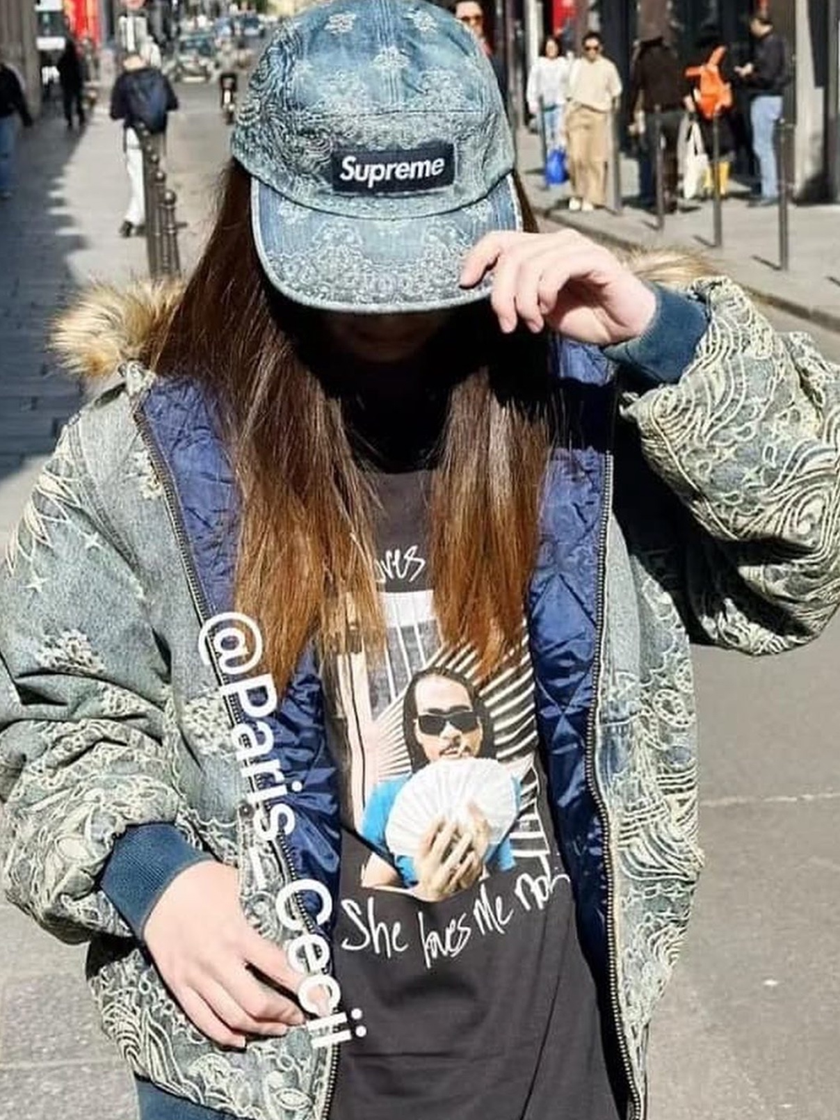 Supreme Max B T-Shirt Black - 25SS, Supreme Max B T-Shirt White - 25SS 착용 스타일 - 1