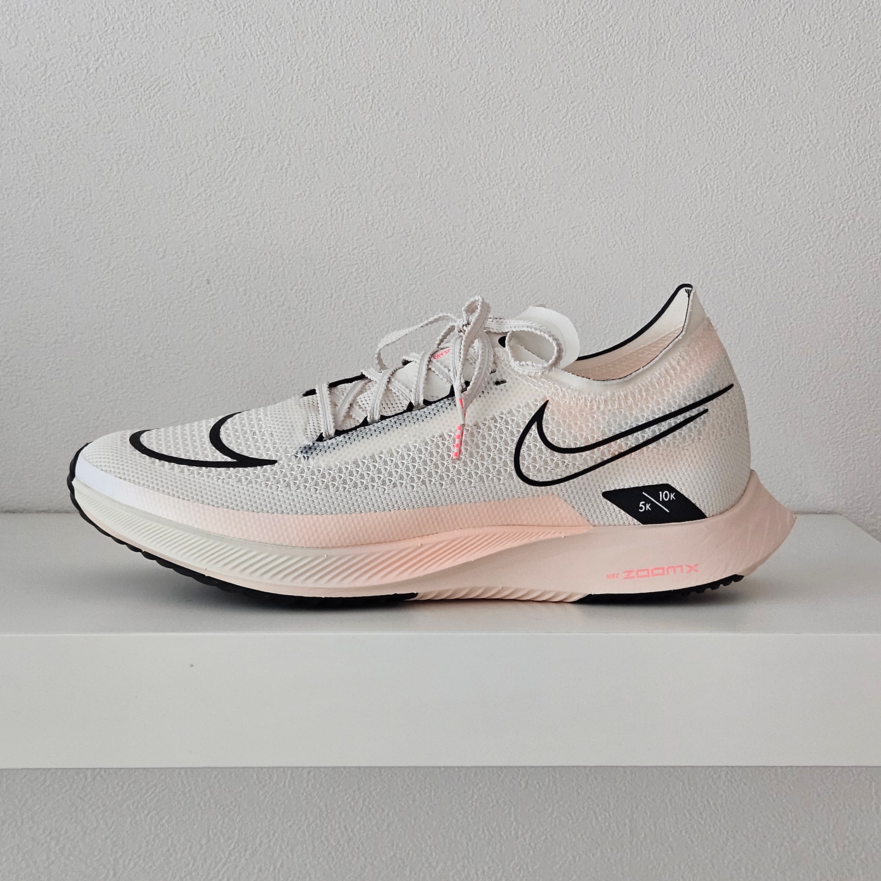 Nike ZoomX Streakfly Pale Ivory Guava Ice 착용 스타일 - 1