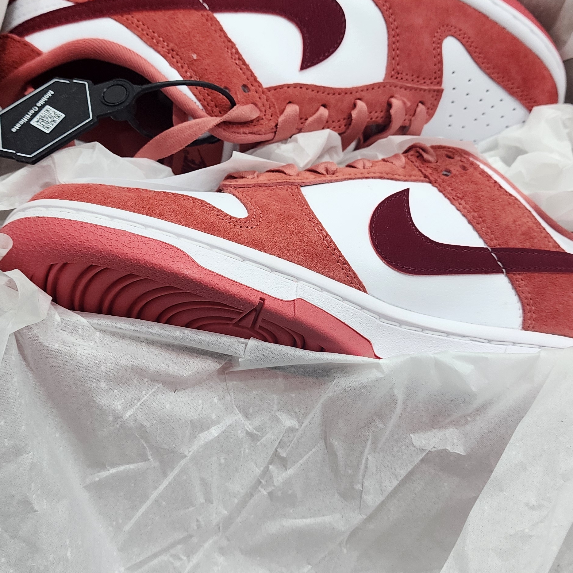 (W) Nike Dunk Low Valentine Day White Adobe 착용 스타일 - 1
