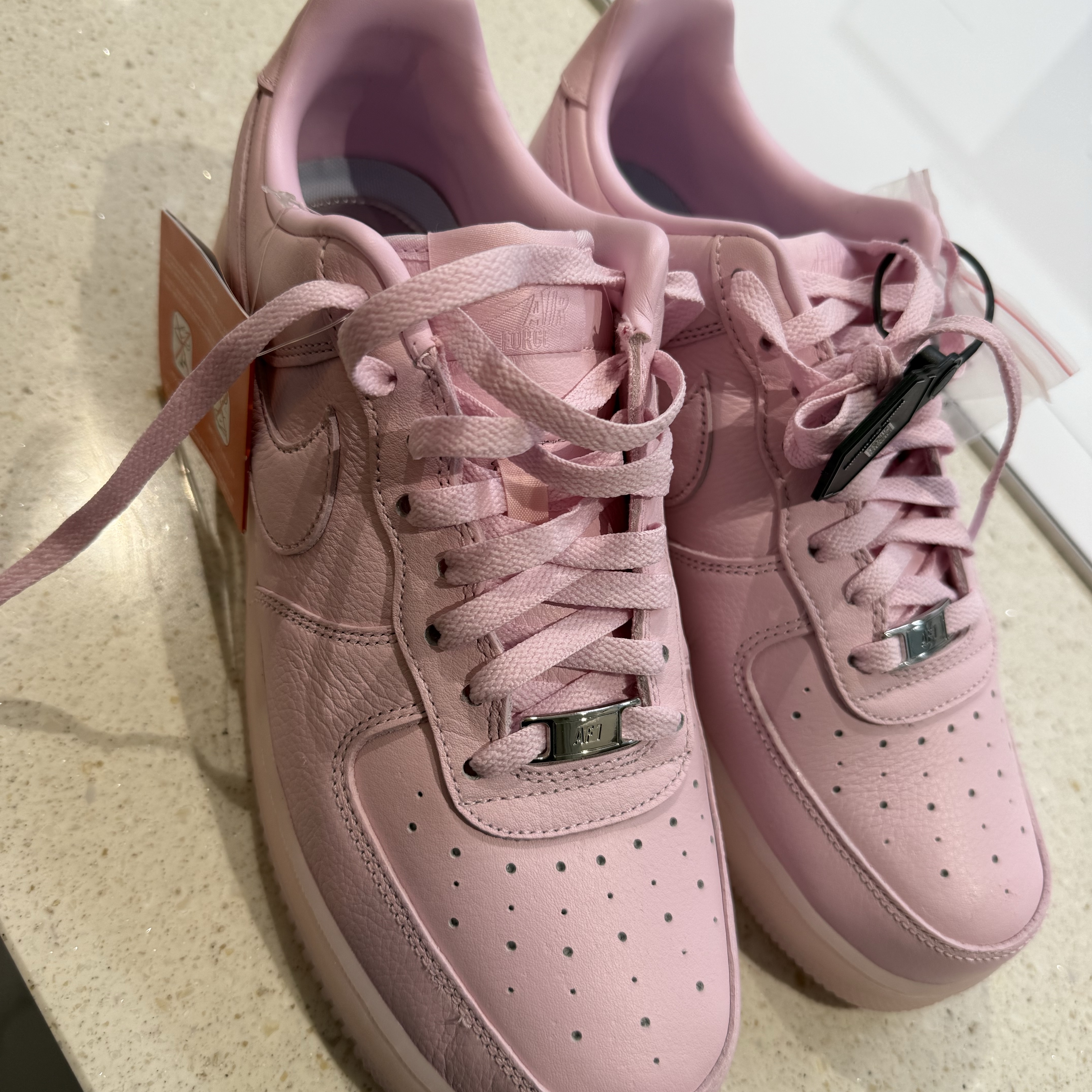 Nike x Drake Nocta Air Force 1 Low SP Certified Lover Boy Pink Foam 착용 스타일