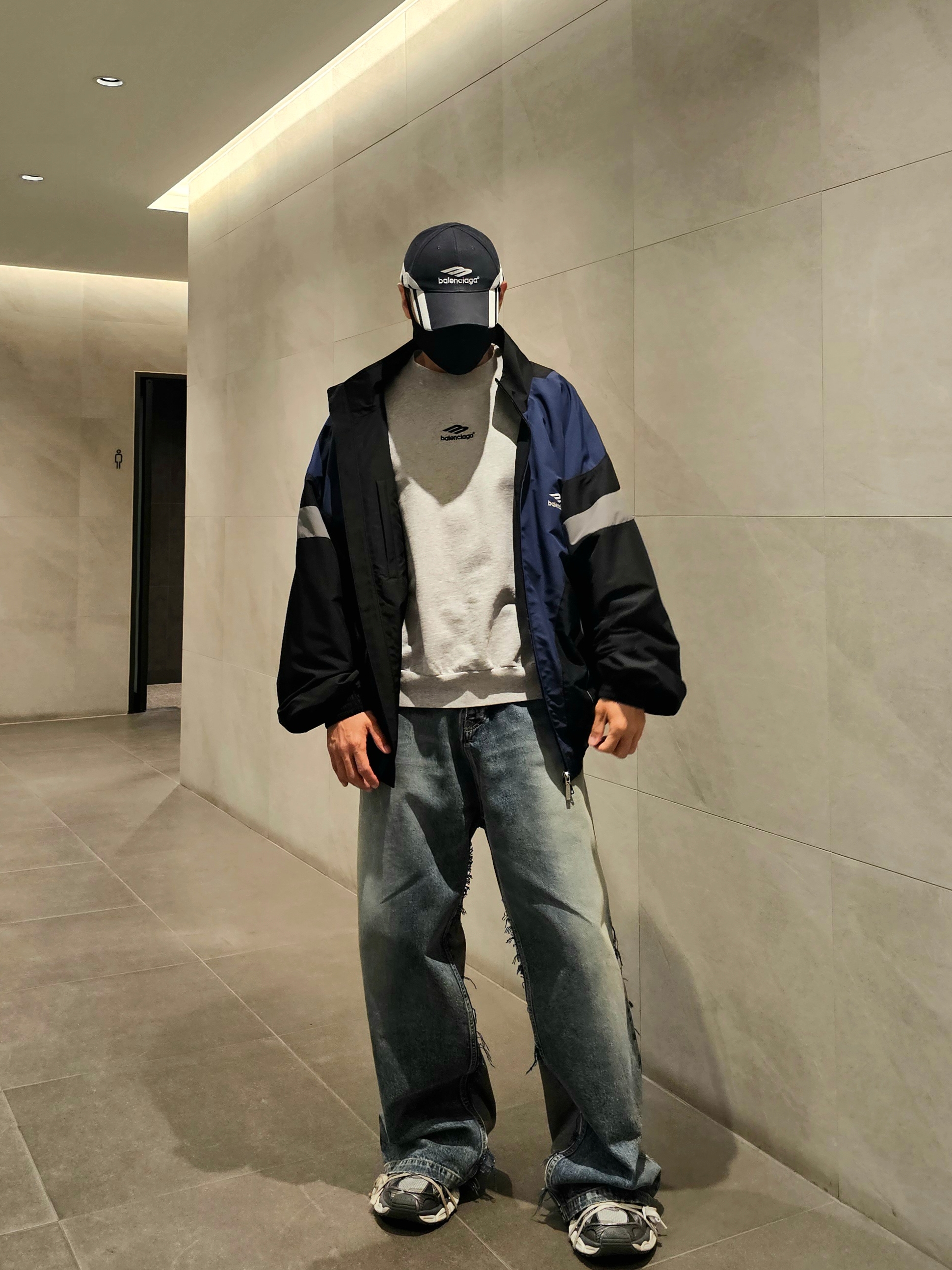 Balenciaga 3B Sports Icon Off Shoulder Tracksuit Jacket Black Navy, Balenciaga 3B Sports Icon Cap Black White 착용 스타일 - 3