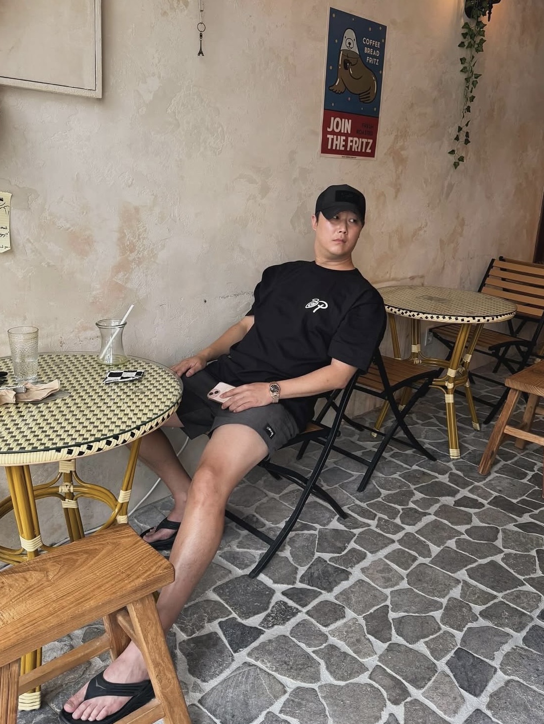 스투시 x 파타 사운드 커넥션 티셔츠 블랙, 스투시 웨이브 다이 나일론 쇼츠 블랙 착용 스타일 - 1