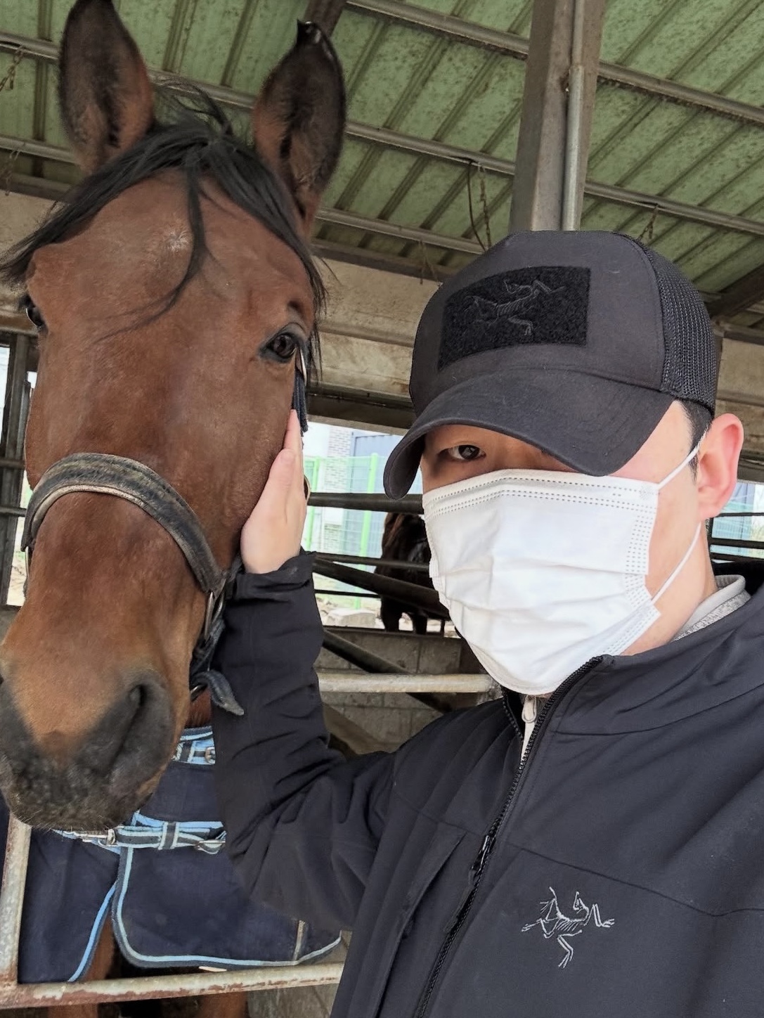 아크테릭스 리프 백 캡 Gen2 블랙, 아크테릭스 감마 MX 팬츠 블랙 착용 스타일 - 4