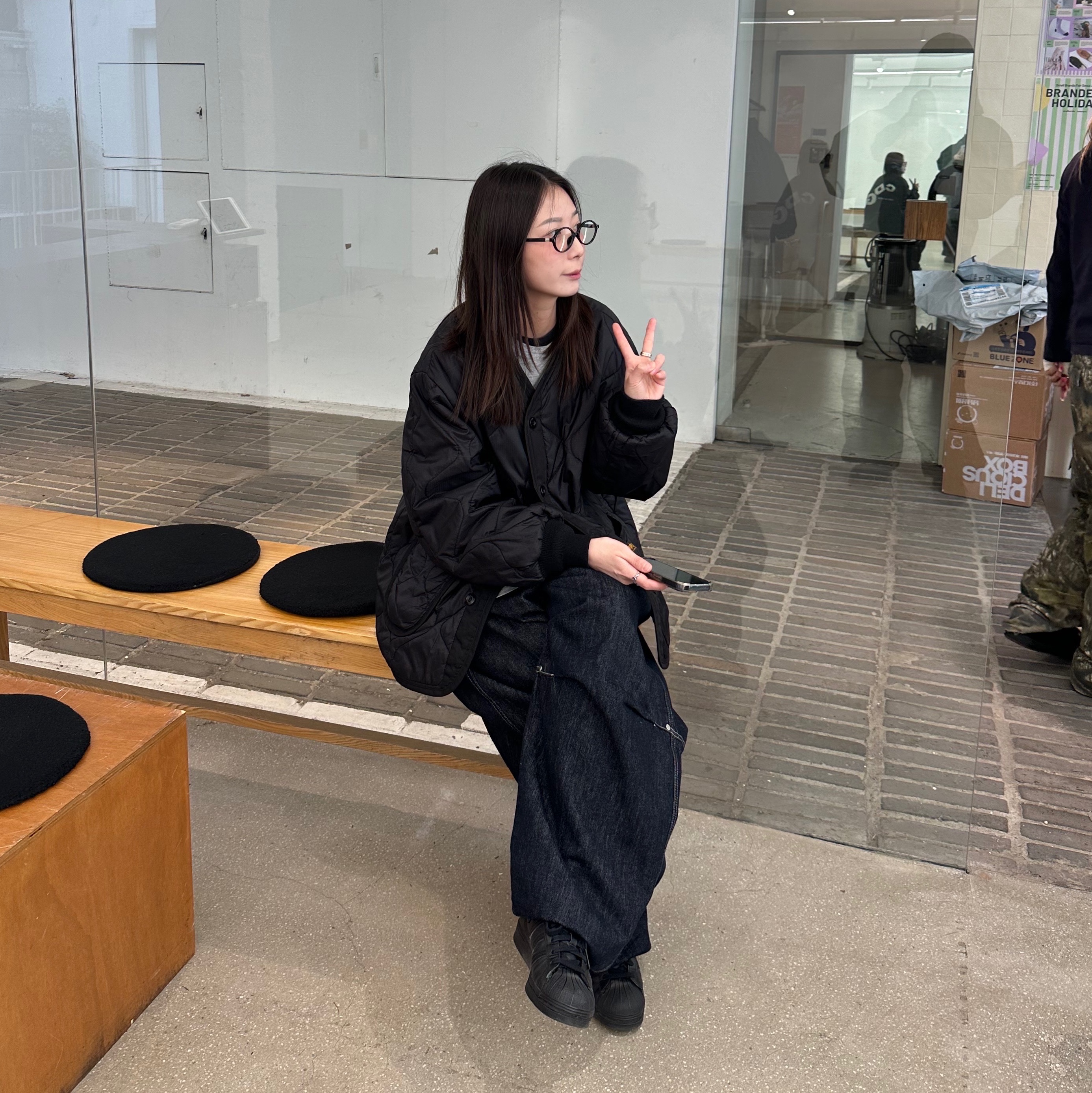 CDG x Alpha Industries Liner Jacket Black 착용 스타일 - 1