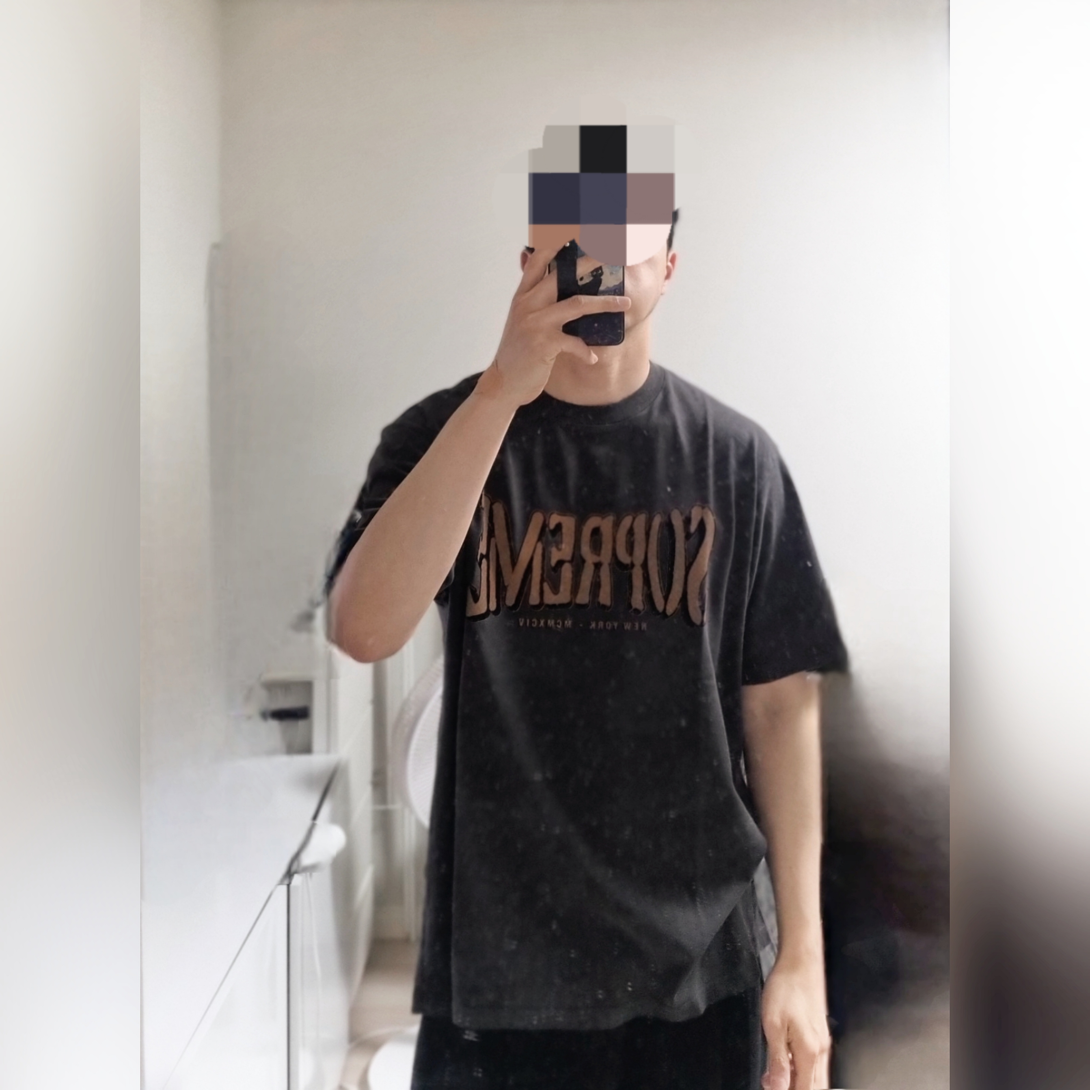 Supreme Flocked Washed S/S Top Black - 25SS 착용 스타일