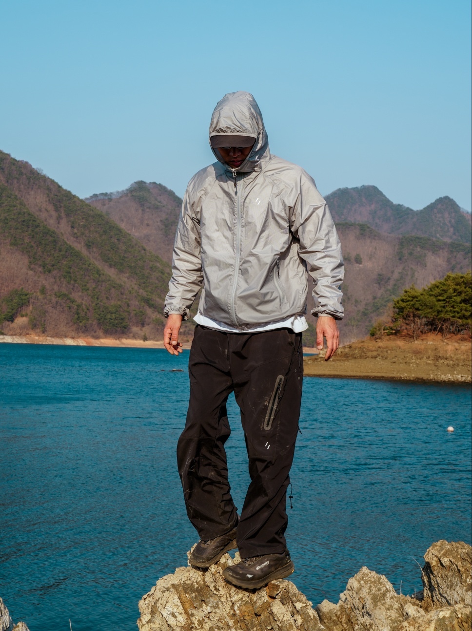 Welter Experiment Anemoi Light Windbreaker Gray 착용 스타일 - 3