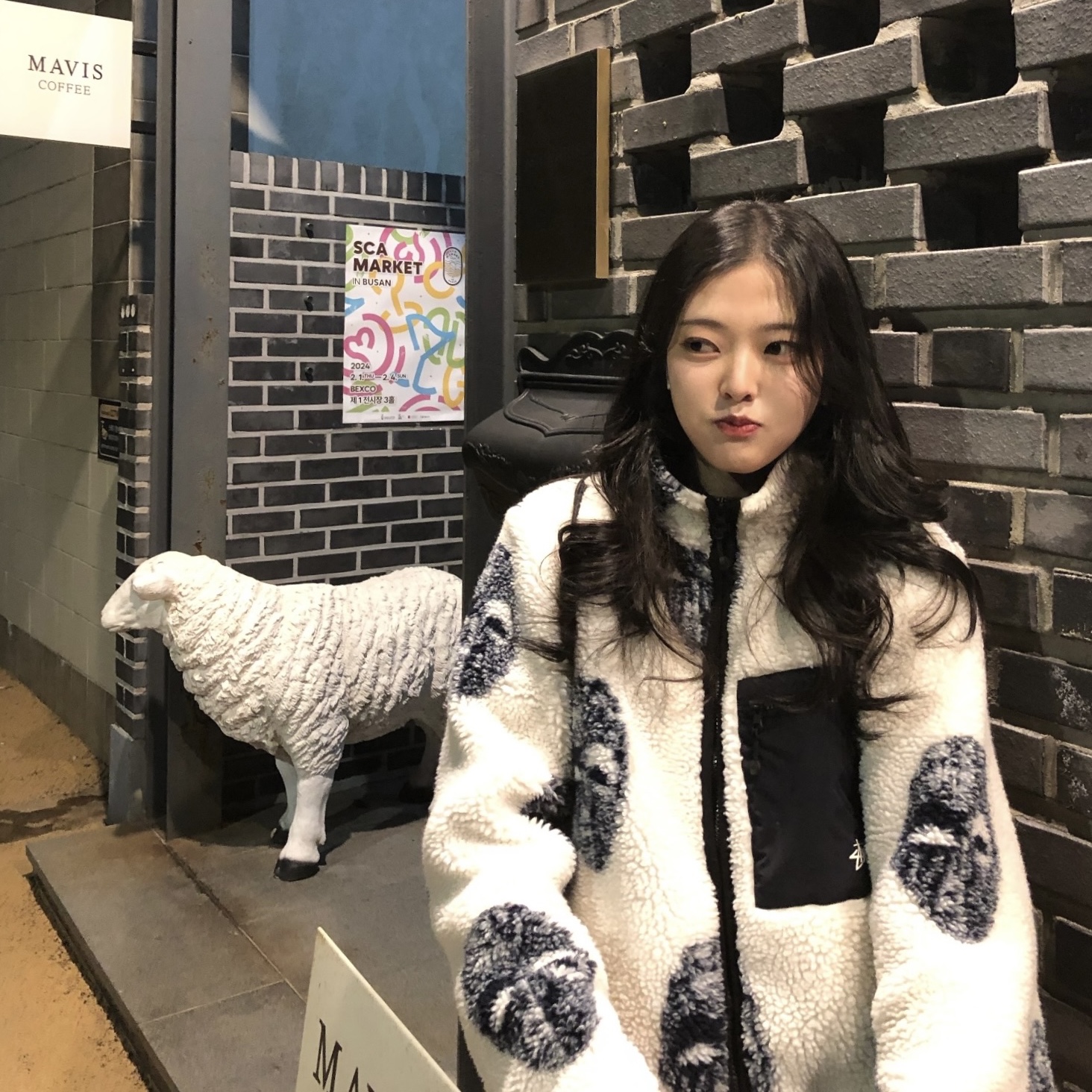Stussy Venus Jacquard Sherpa Jacket Natural, Adidas Superstar Core Black White 착용 스타일 - 4