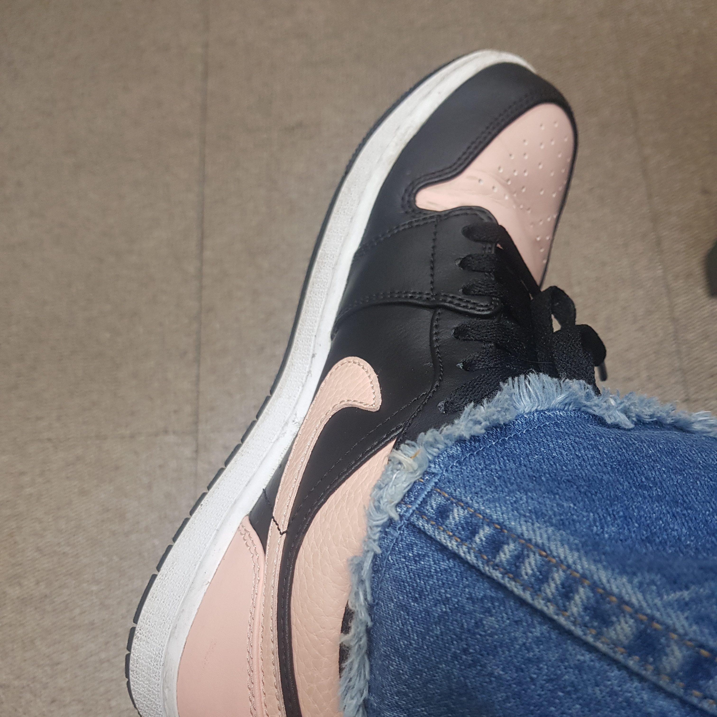Jordan 1 Low Crimson Tint 착용 스타일