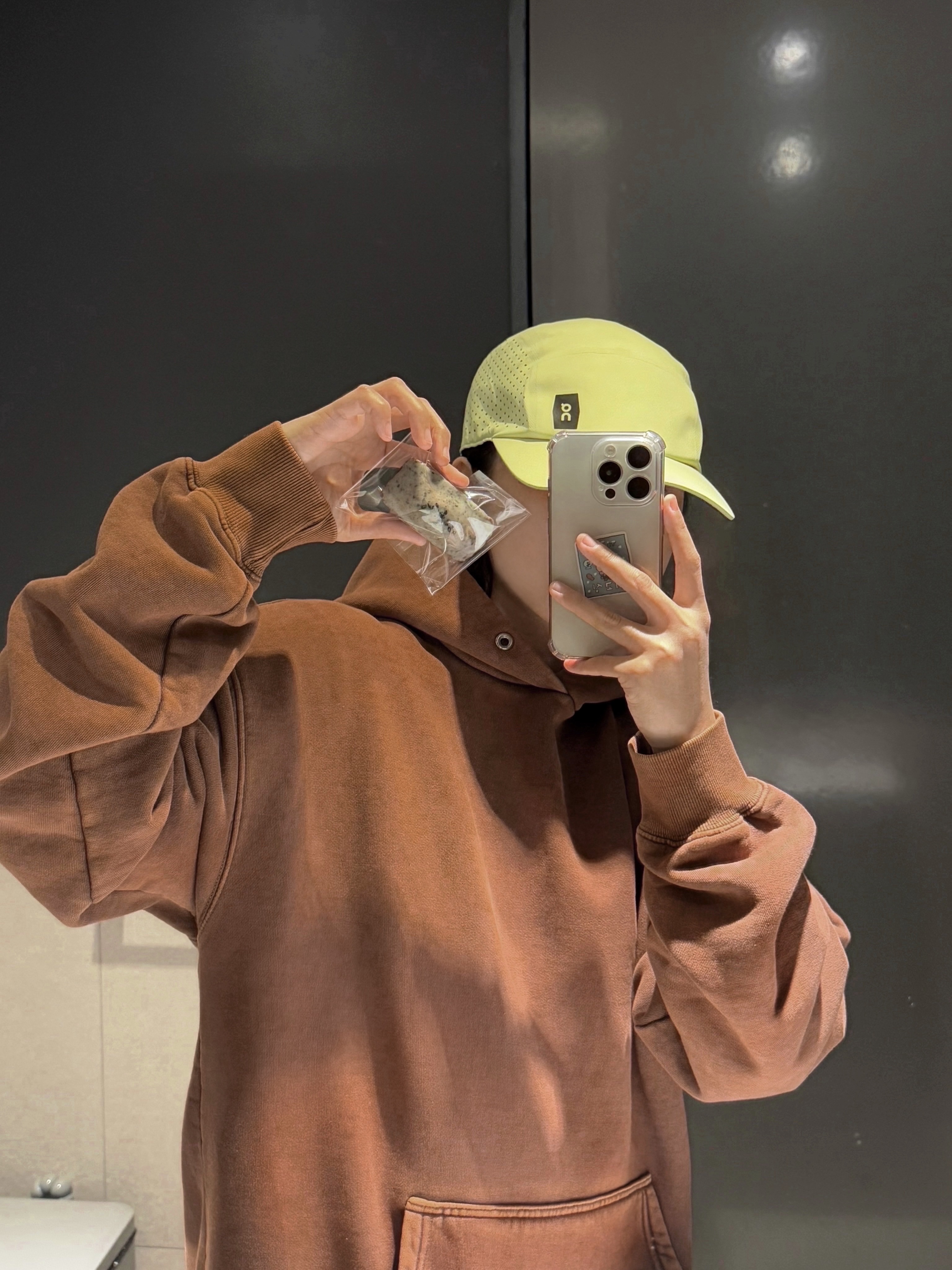On Running Lightweight Cap Hay 착용 스타일