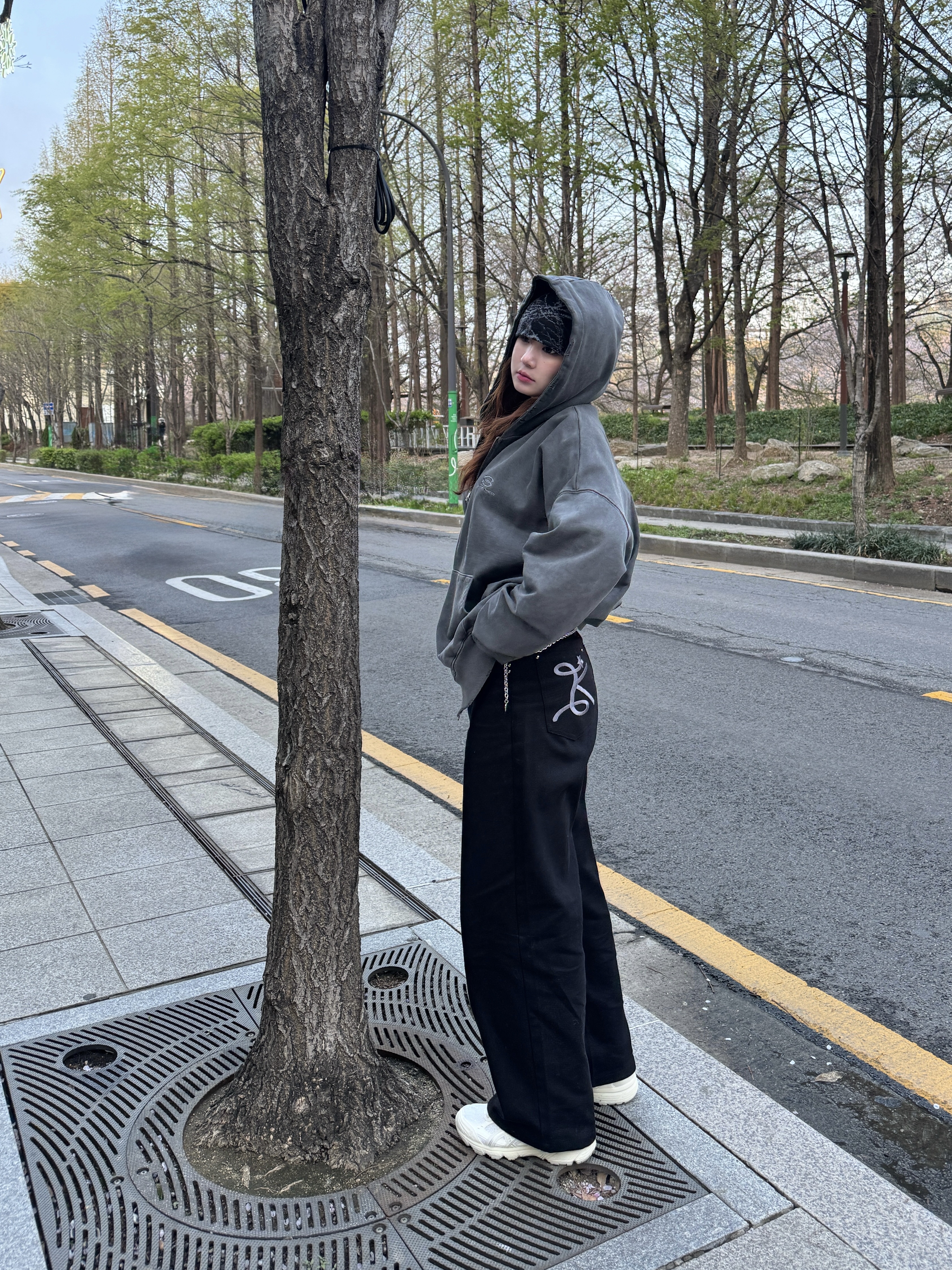 크롬하츠 실리크롬 CH 크로스 펜던트 블랙 2022/2023/2025 착용 스타일 - 2