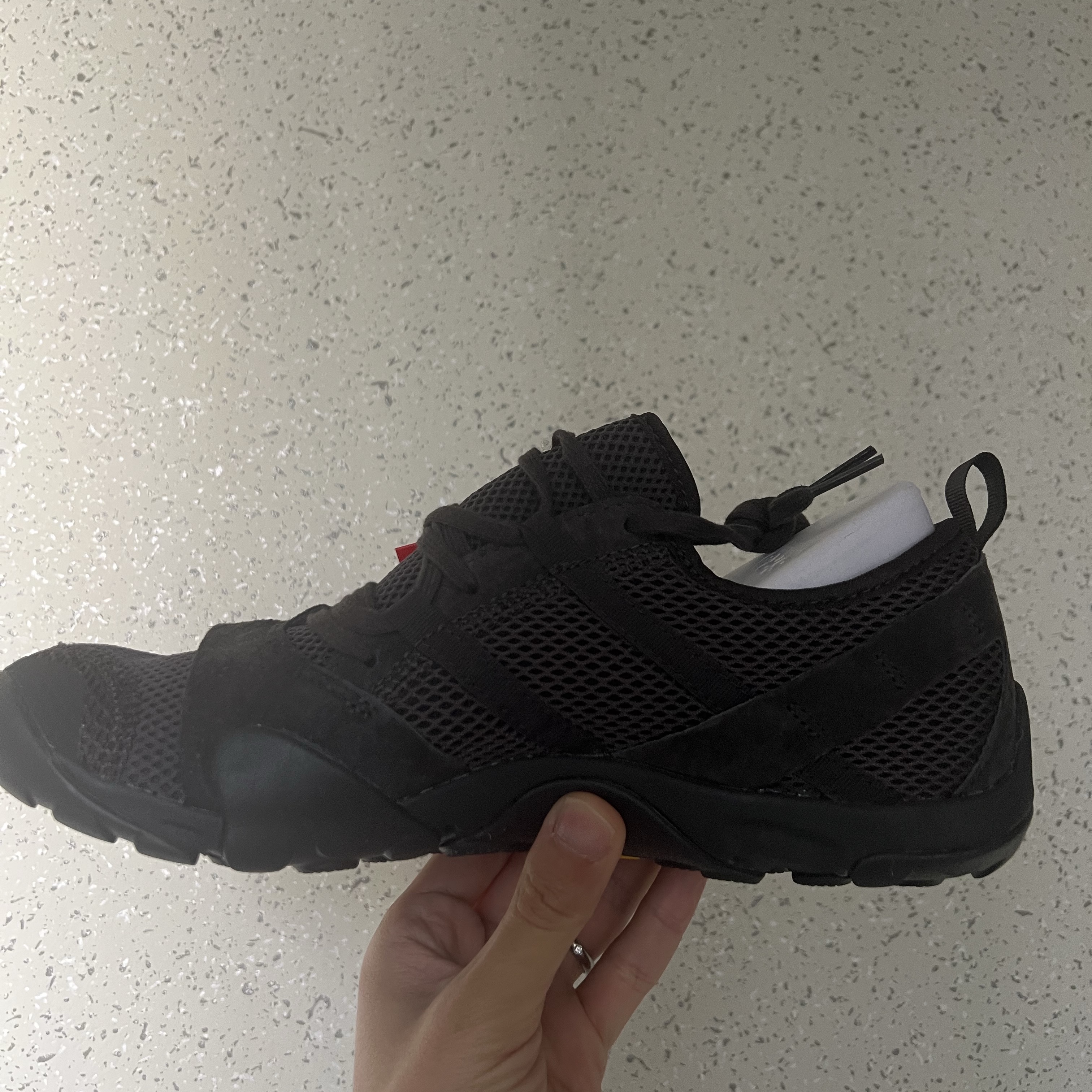 New Balance Minimus MT10O Black Castlerock 착용 스타일 - 3