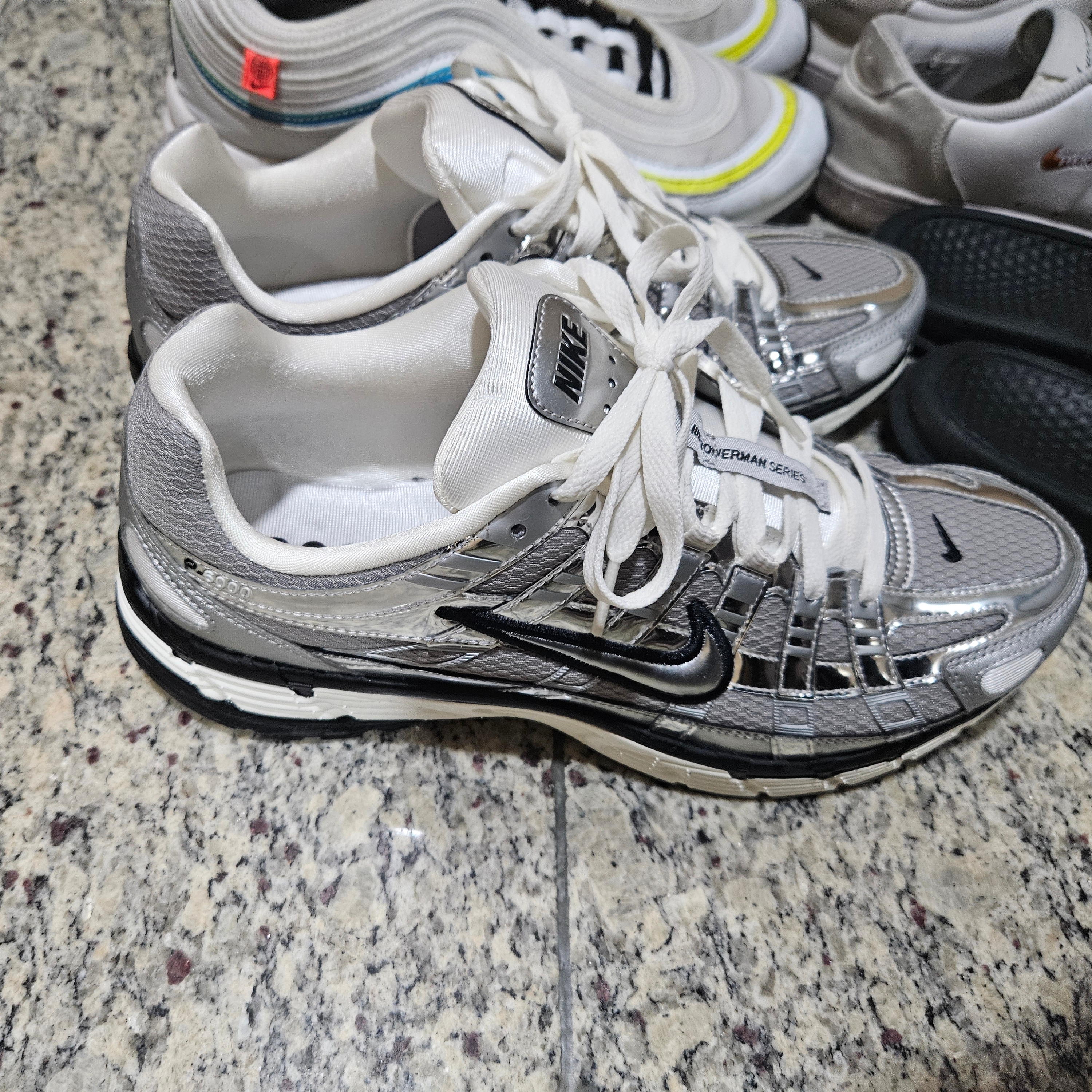 Nike P-6000 Metallic Silver 착용 스타일
