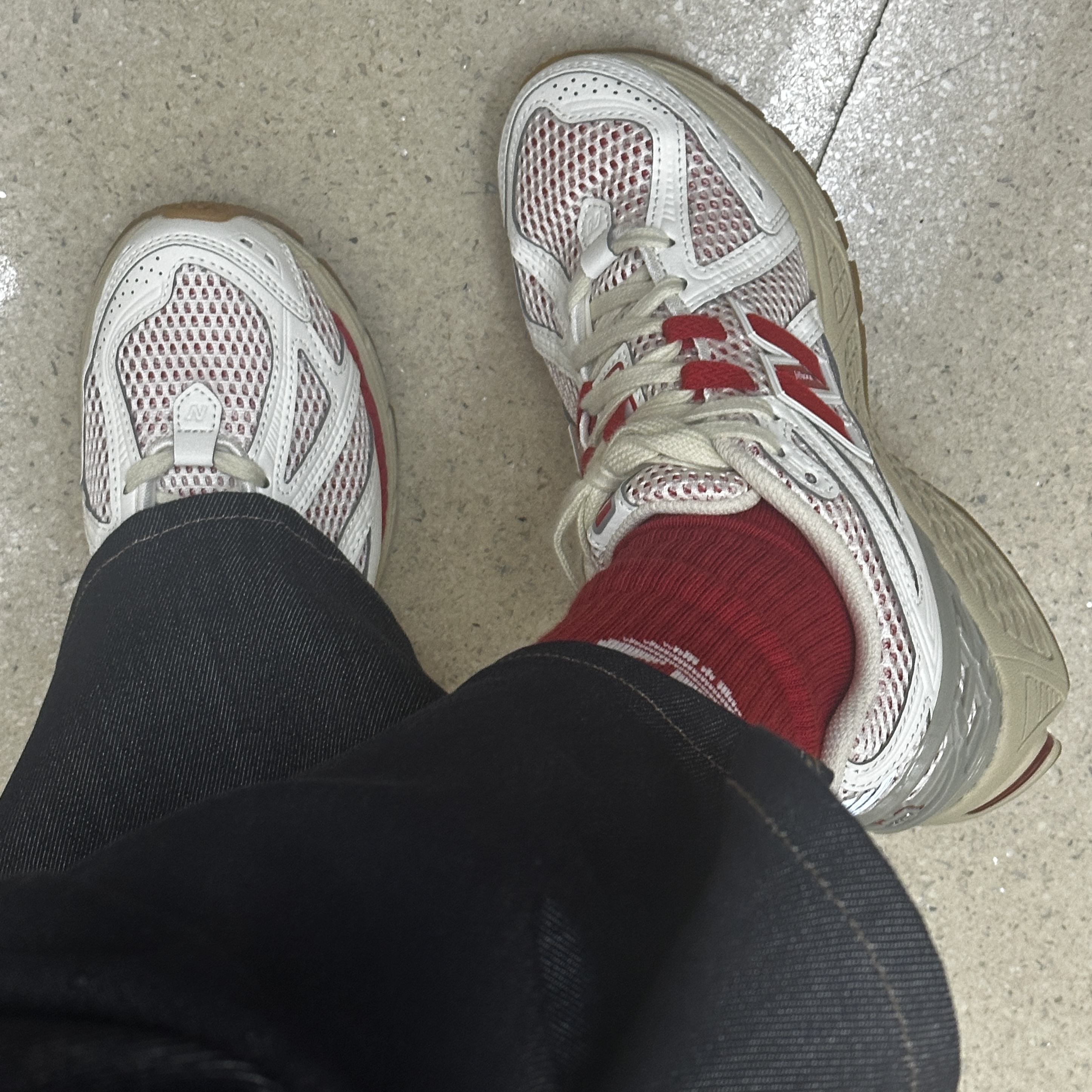 New Balance 1906R White Red 착용 스타일