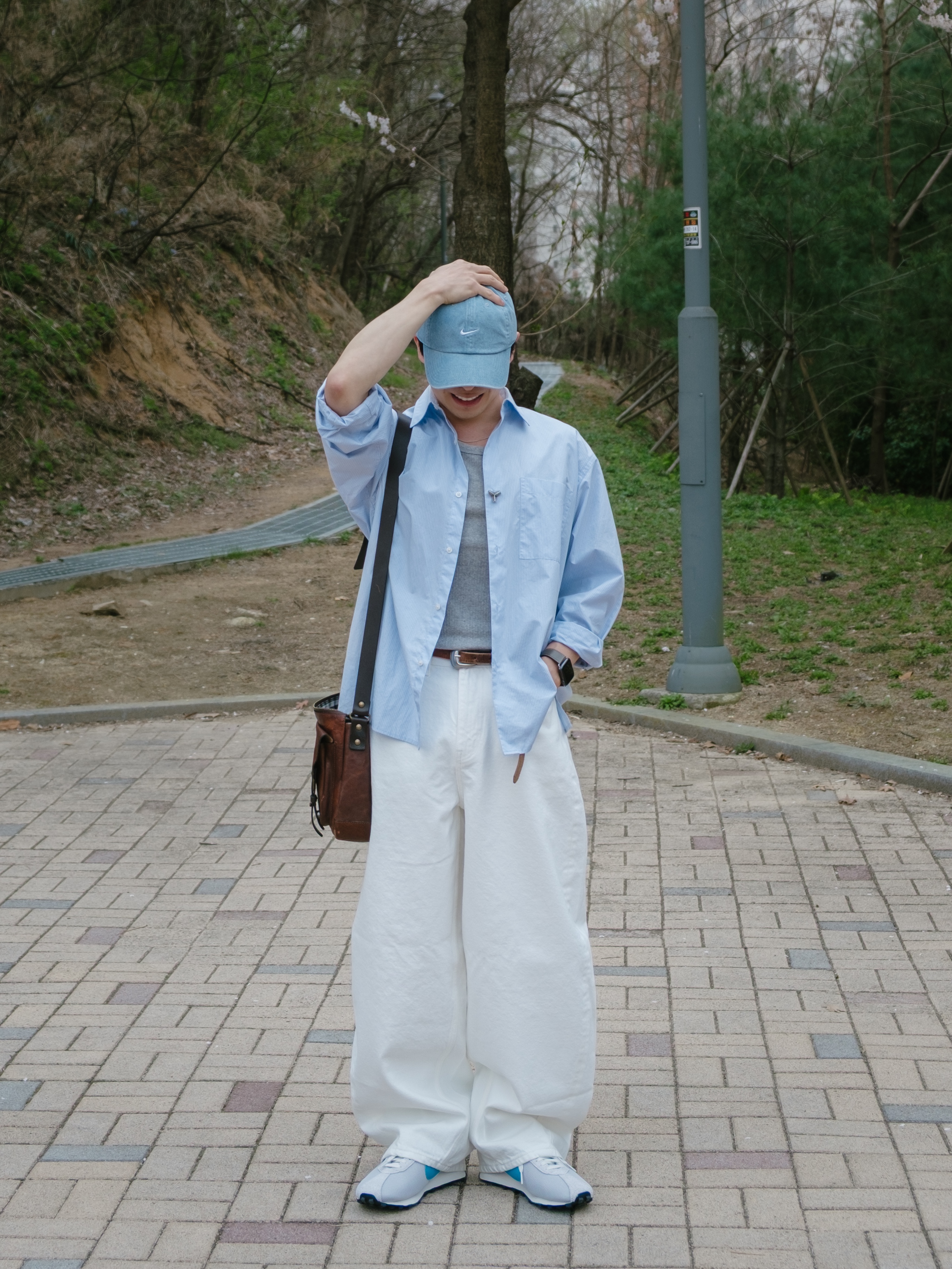 나이키 로쉐 LD-1000 QS 울프 그레이 포토 블루 착용 스타일 - 1