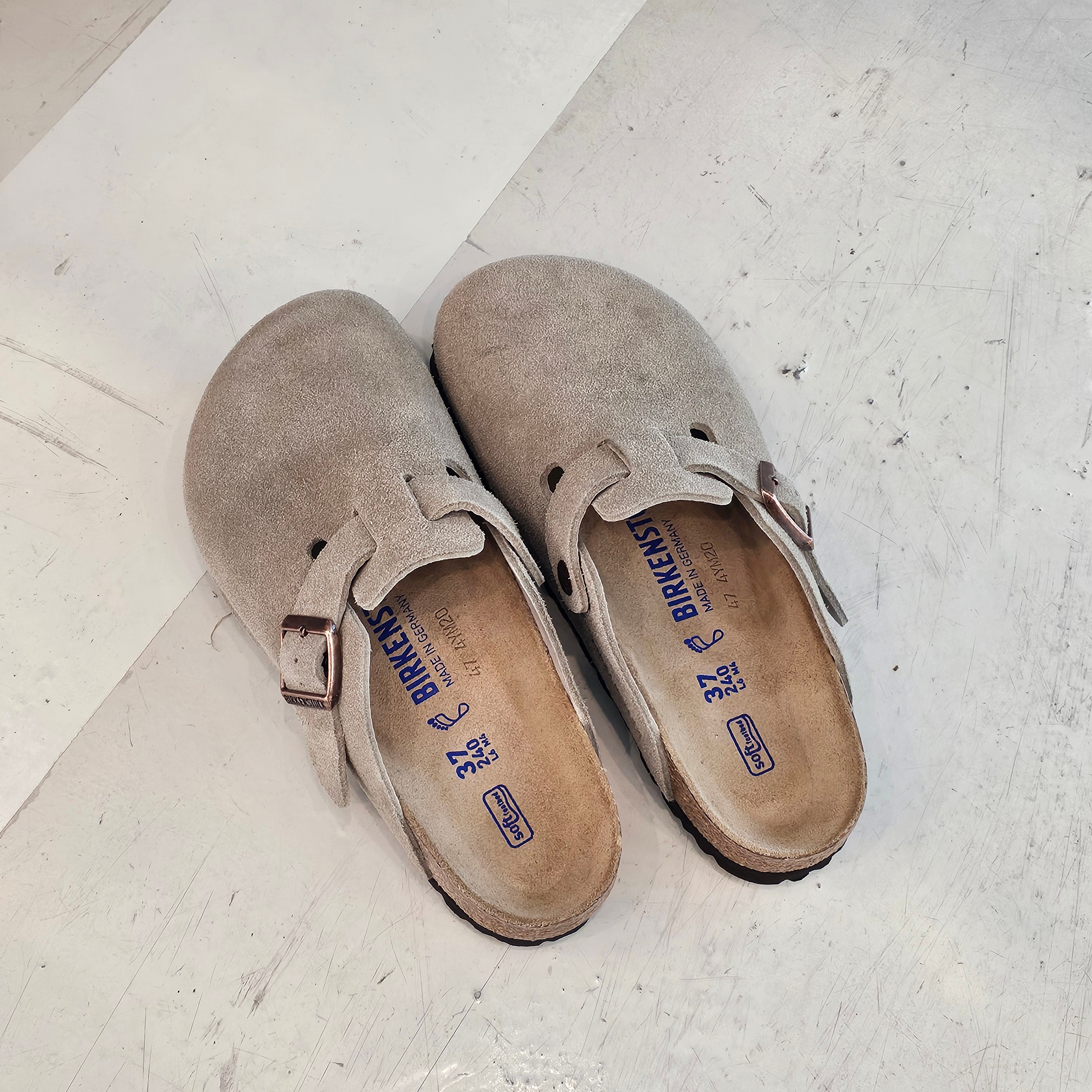Birkenstock Boston Soft Footbed Taupe - Regular 착용 스타일 - 1