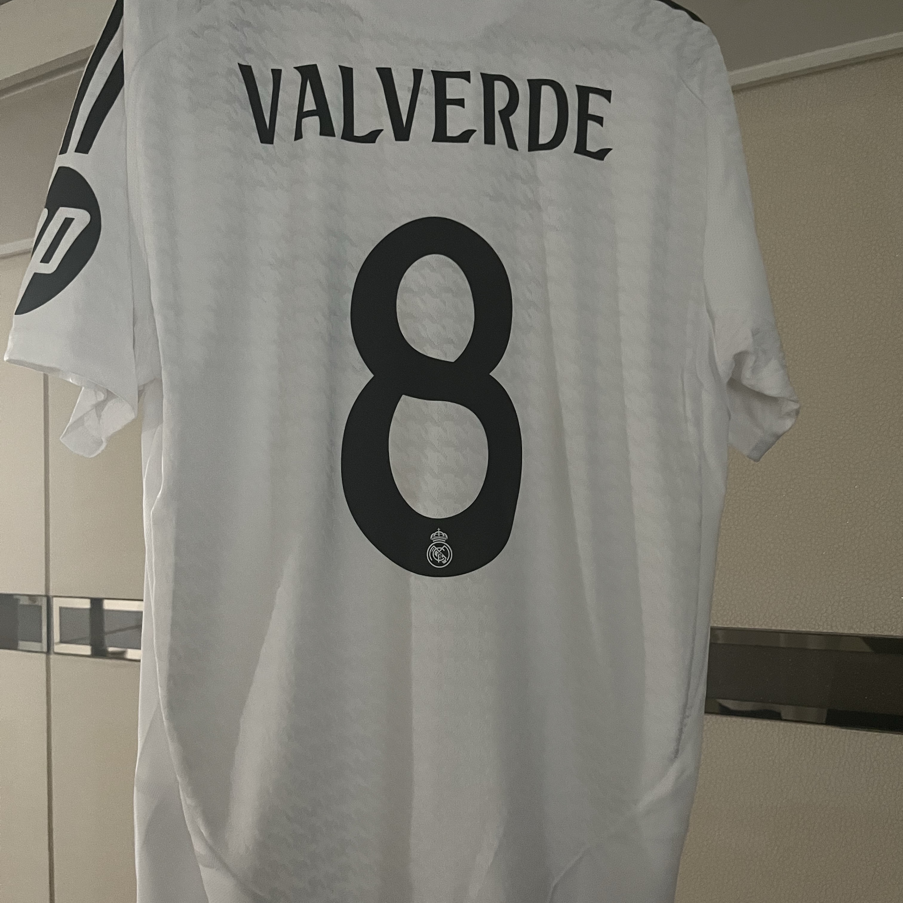 Adidas Real Madrid 99/00 Away Jersey Black - KR Sizing (Non Marking Ver.), Adidas Real Madrid 99/00 Home Jersey White - US Sizing (Non Marking Ver.) 착용 스타일 - 3
