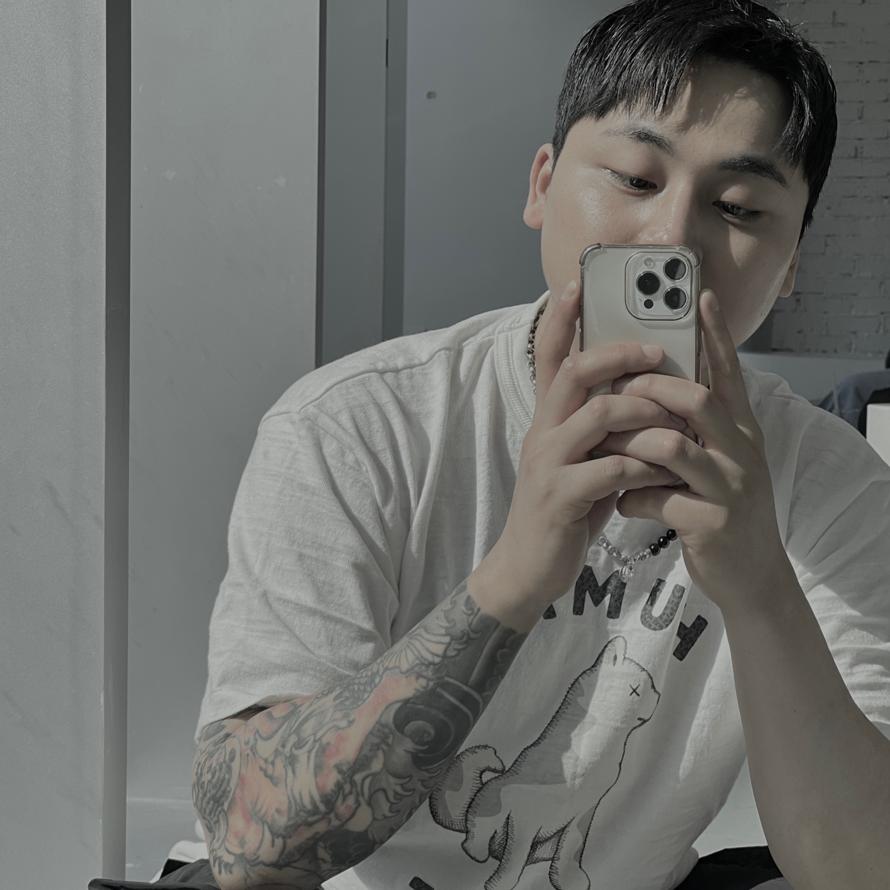 Human Made x Kaws Graphic T-Shirt White - Seoul Store Exclusive, Asics x I4P Gel-1130 Glacier Grey Mink 착용 스타일 - 3