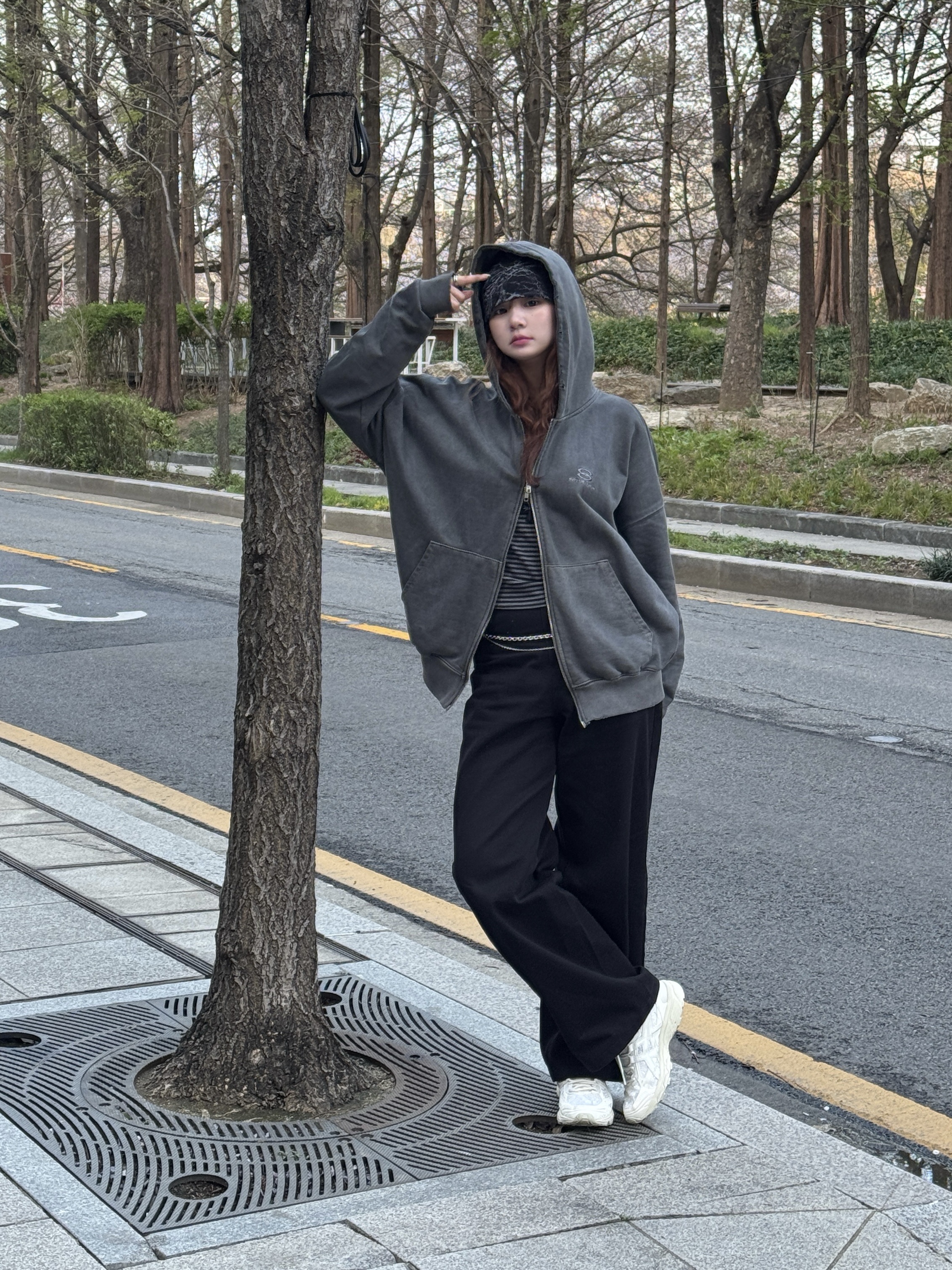 크롬하츠 실리크롬 CH 크로스 펜던트 블랙 2022/2023/2025 착용 스타일 - 1