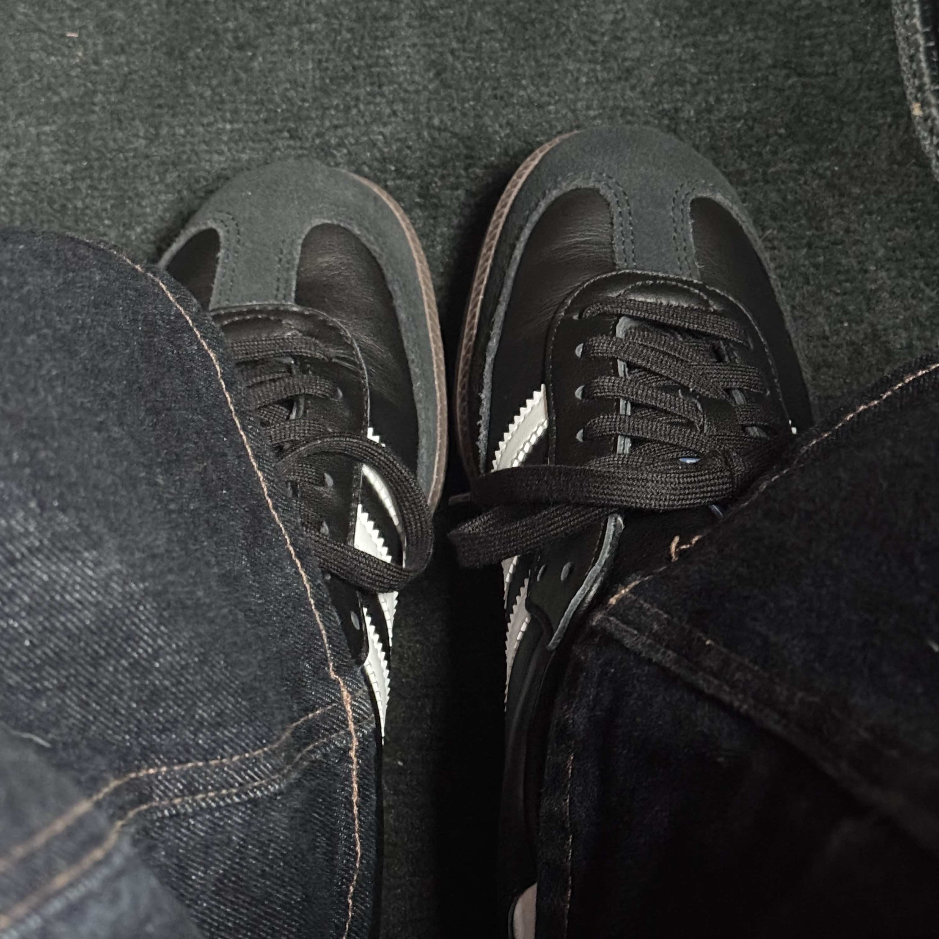 Adidas Samba OG Black White Gum 착용 스타일 - 3