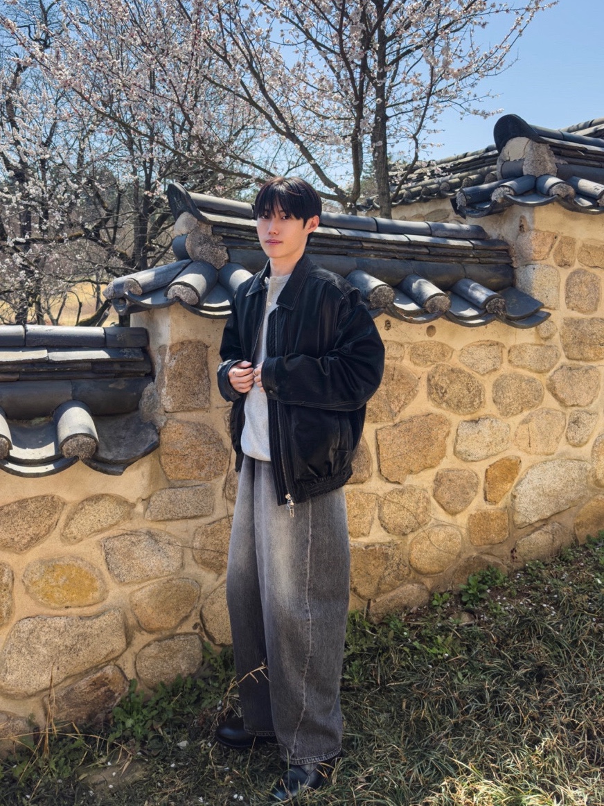 noun Wide Curved Denim Pants Black 착용 스타일