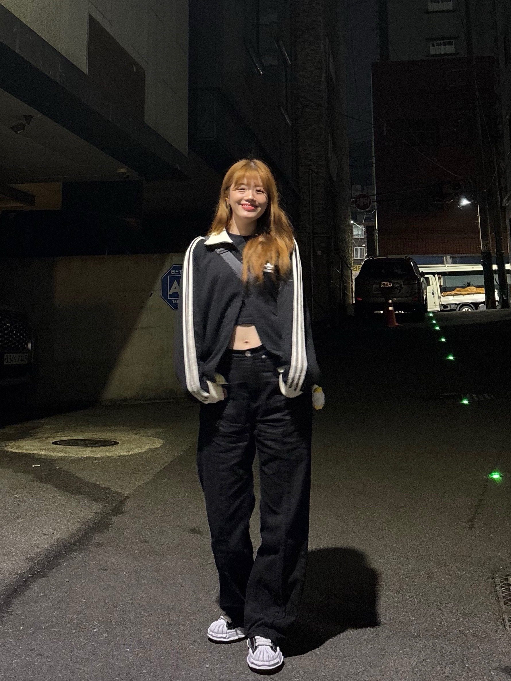메종 미하라 야스히로 블레이키 OG 솔 캔버스 로우탑 스니커즈 블랙 화이트, 아디다스 와플 베켄바우어 트랙탑 블랙 - KR 사이즈 착용 스타일 - 1