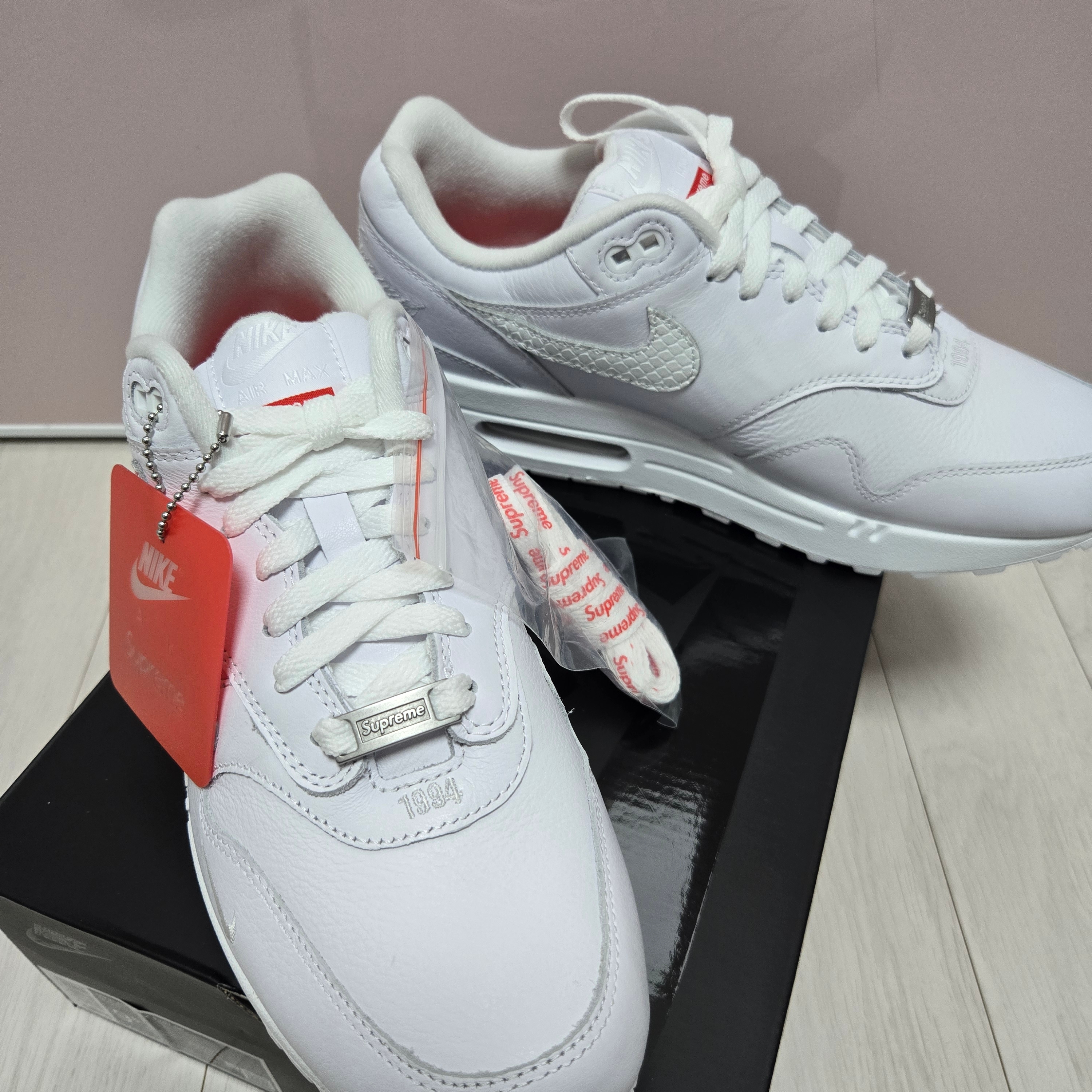 Nike x Supreme Air Max 1 '87 White - 25SS 착용 스타일 - 5
