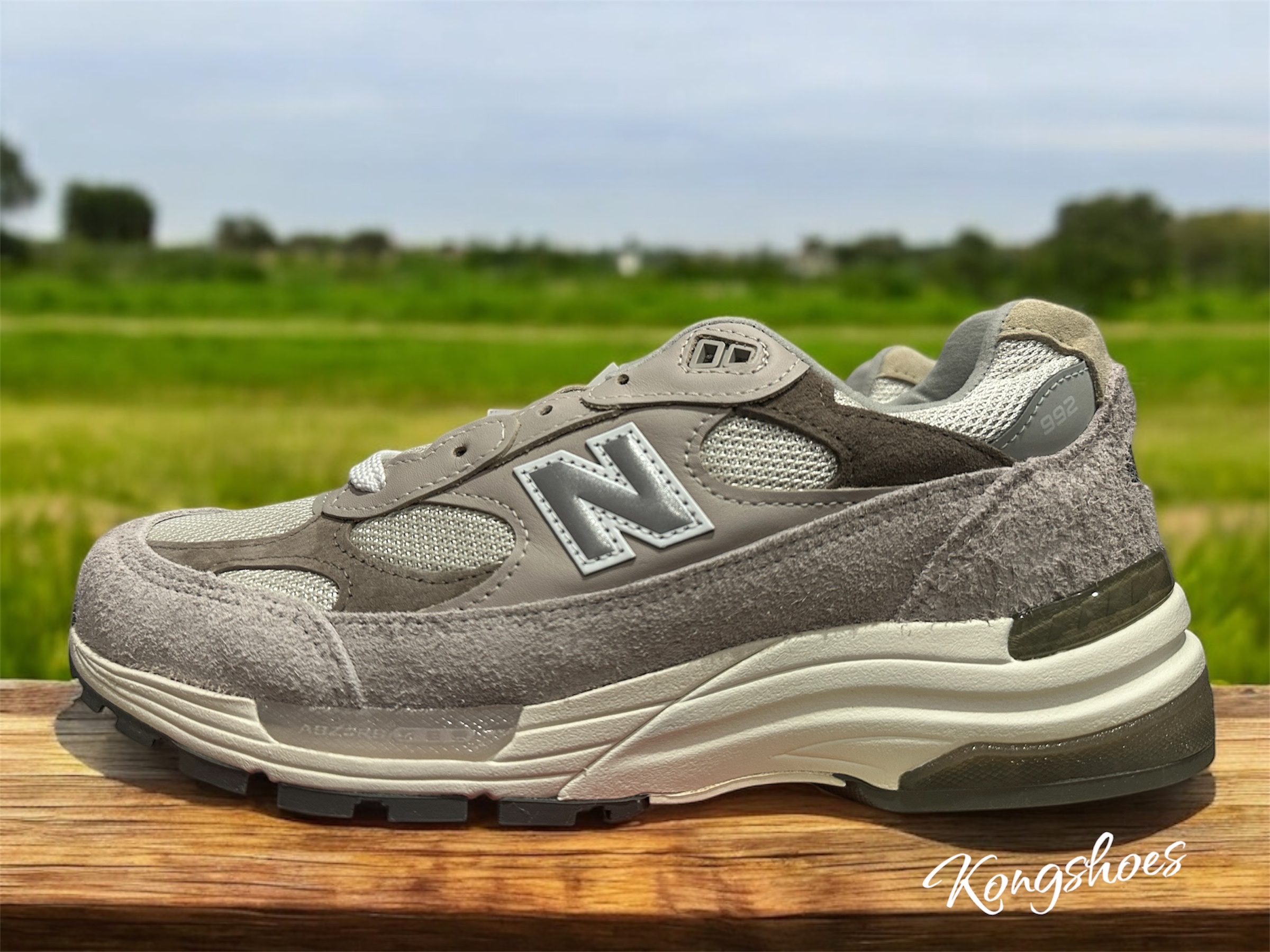 뉴발란스 992 메이드 인 USA 문락 머쉬룸 착용 스타일
