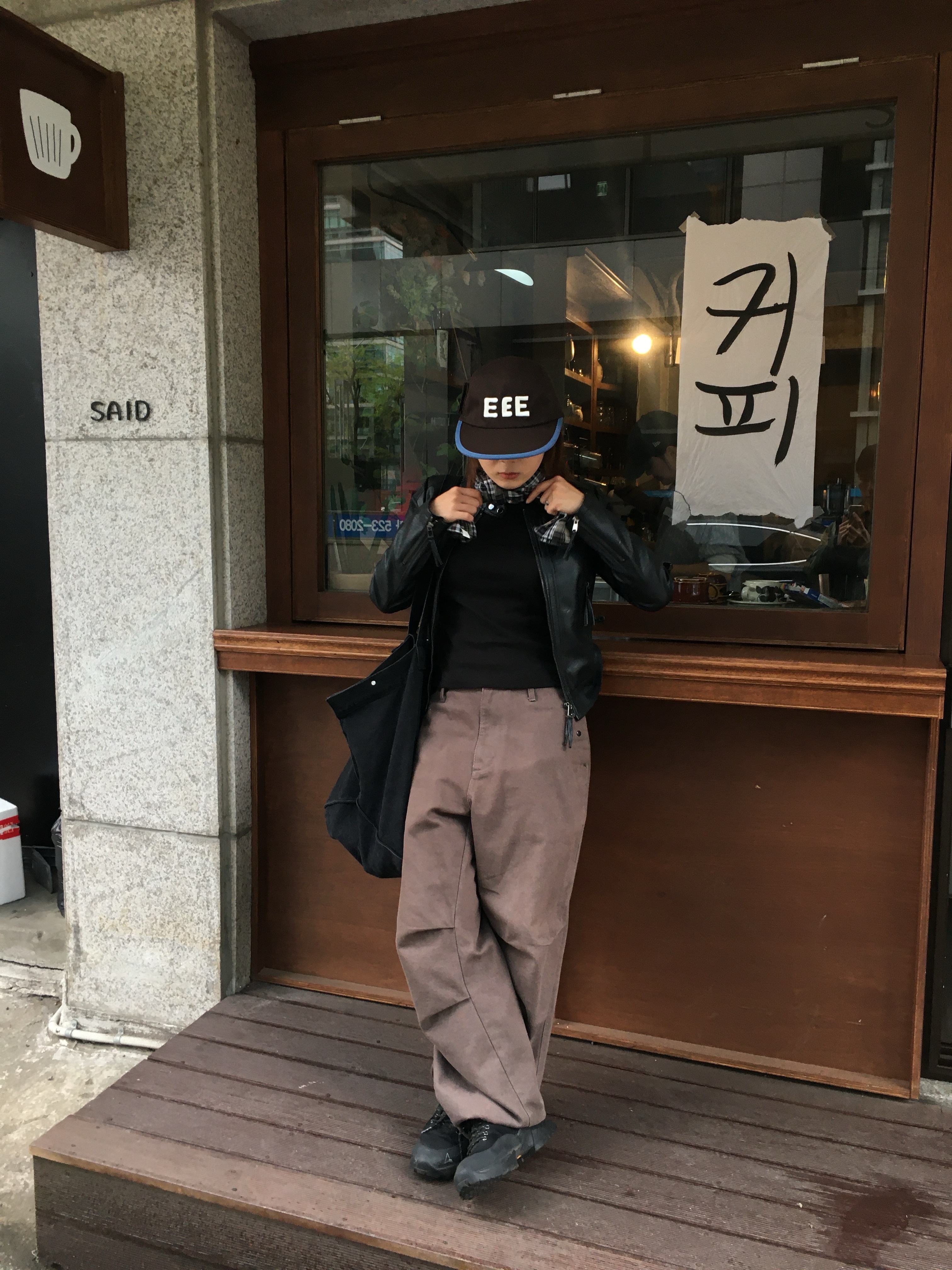 해칭룸 스노우 진 워시드 브라운 착용 스타일