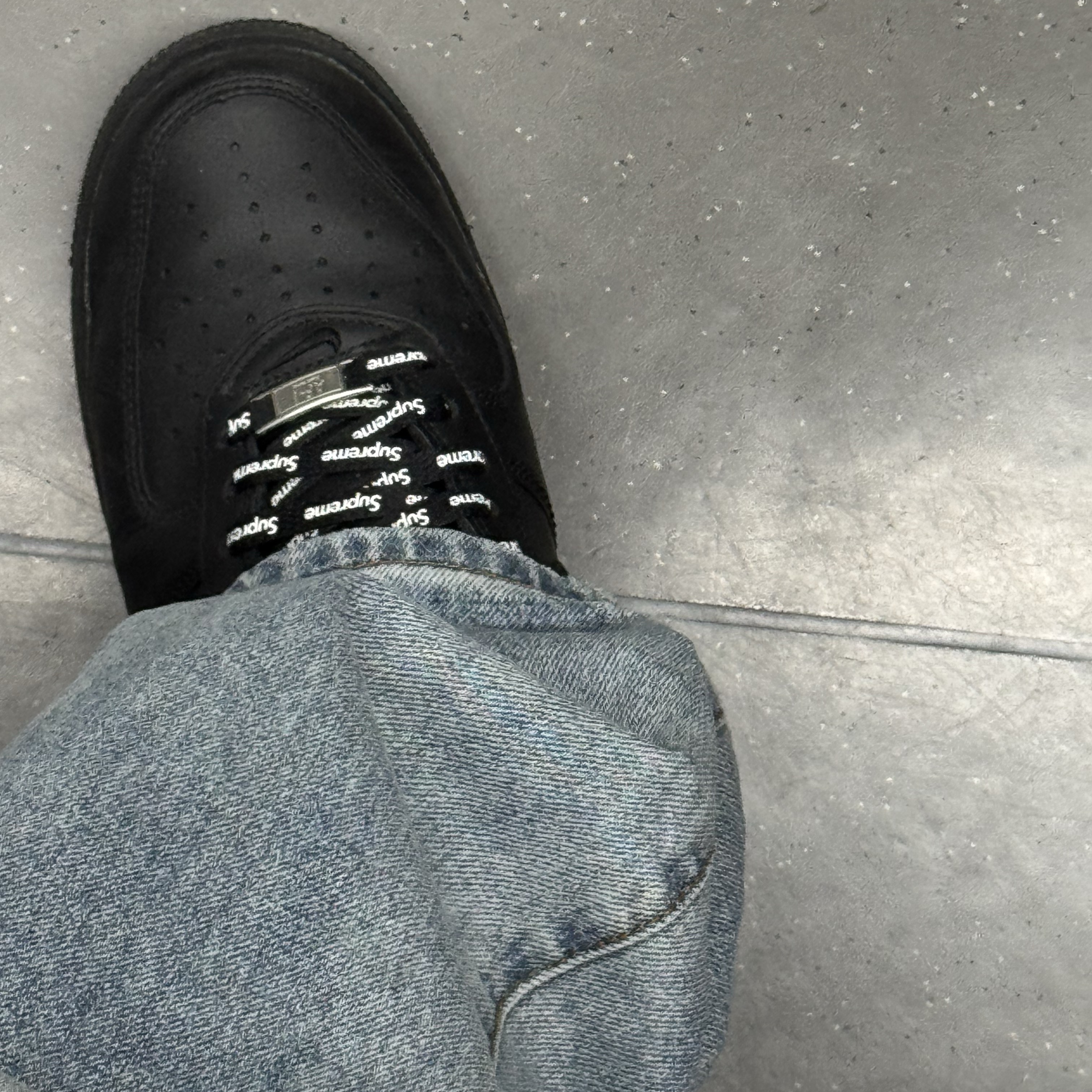 Nike x Supreme Air Force 1 Low Black 착용 스타일