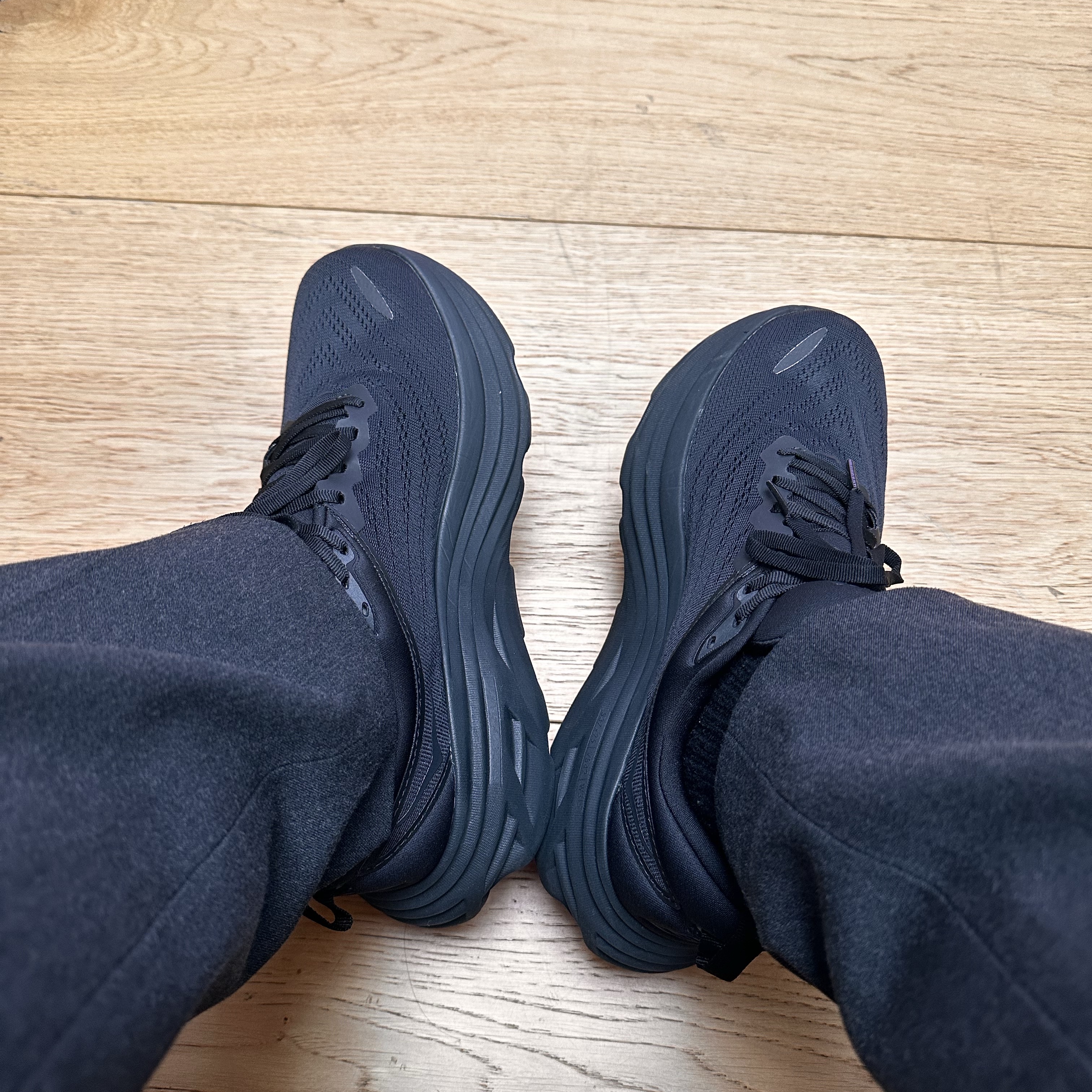 Hoka Bondi 8 Black - X-Wide 착용 스타일 - 1