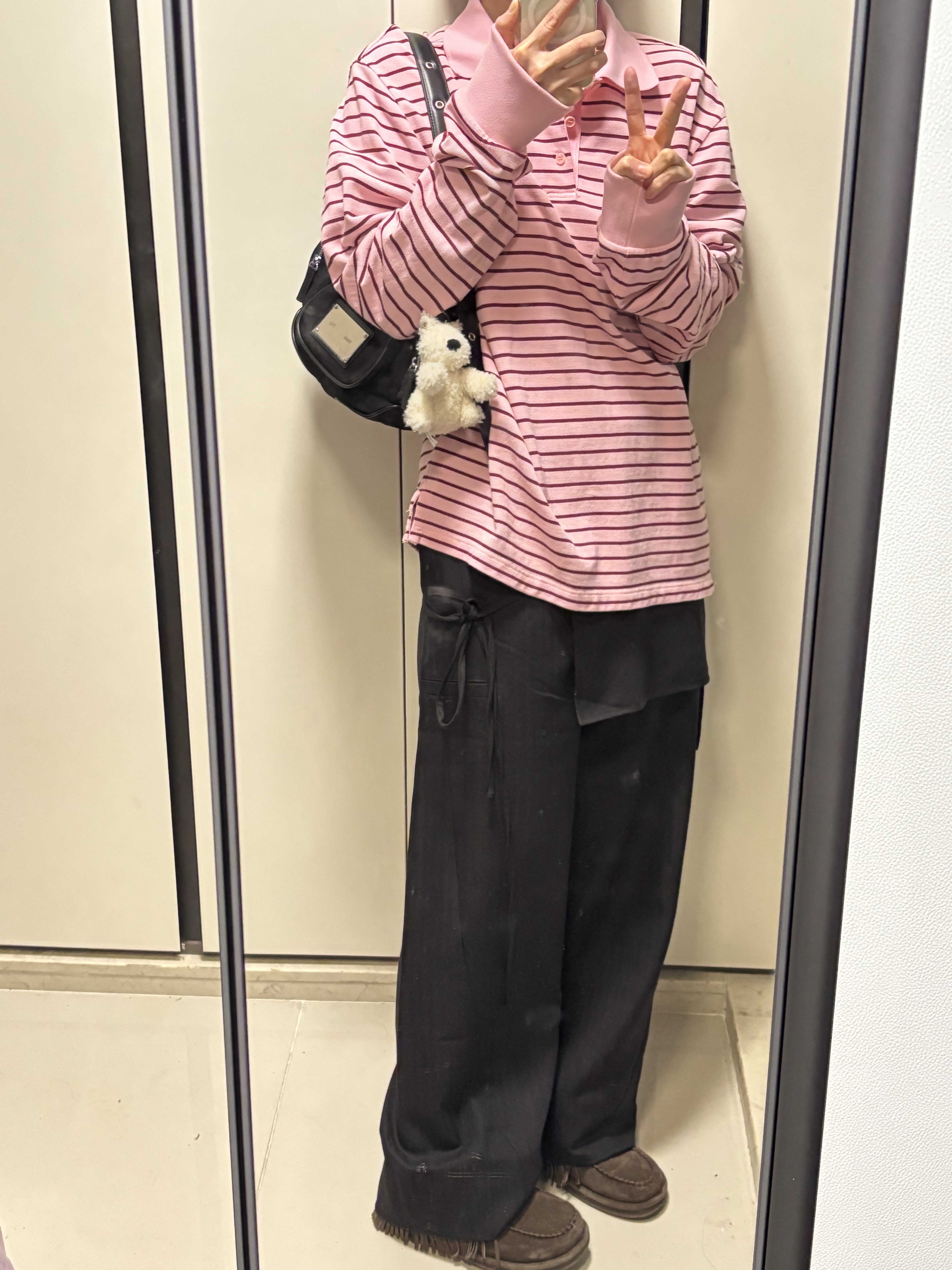 마뗑킴 마들렌 라운드백 블랙, 젤리캣 먼로 스코티 도그 백 참 크림 착용 스타일 - 2