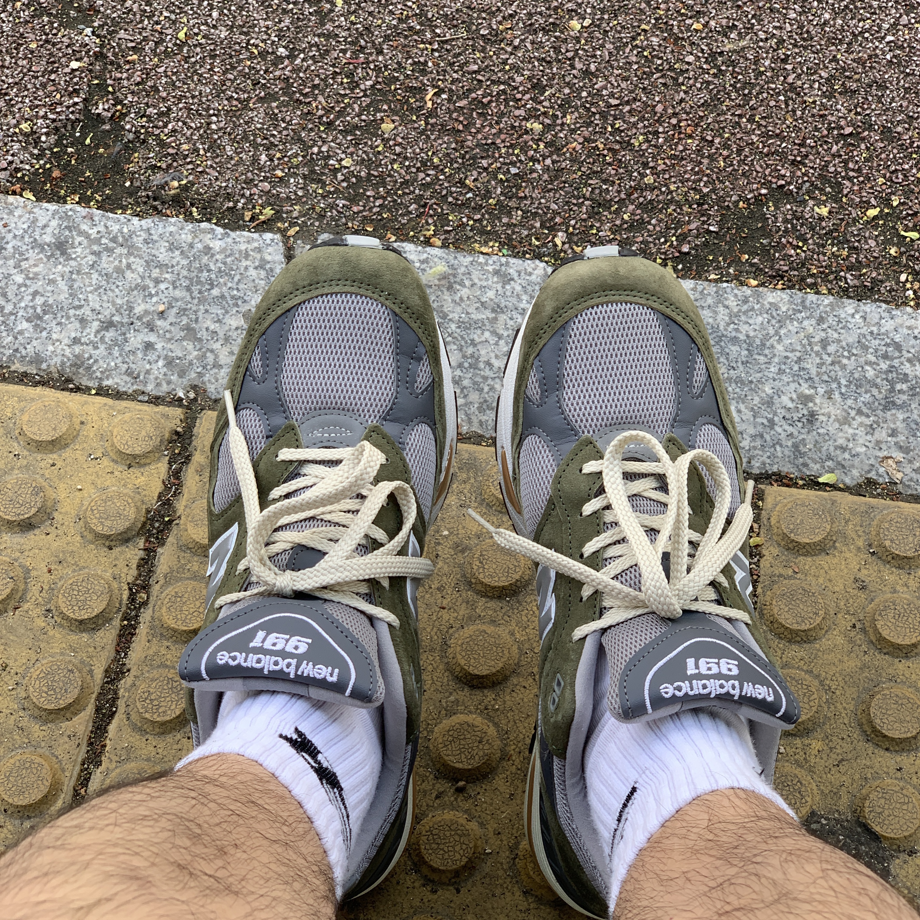 New Balance 991 Made in UK Green Grey, Nike ACG Smith Summit Cargo Pants Khaki Iron Ore - Asia 착용 스타일 - 2