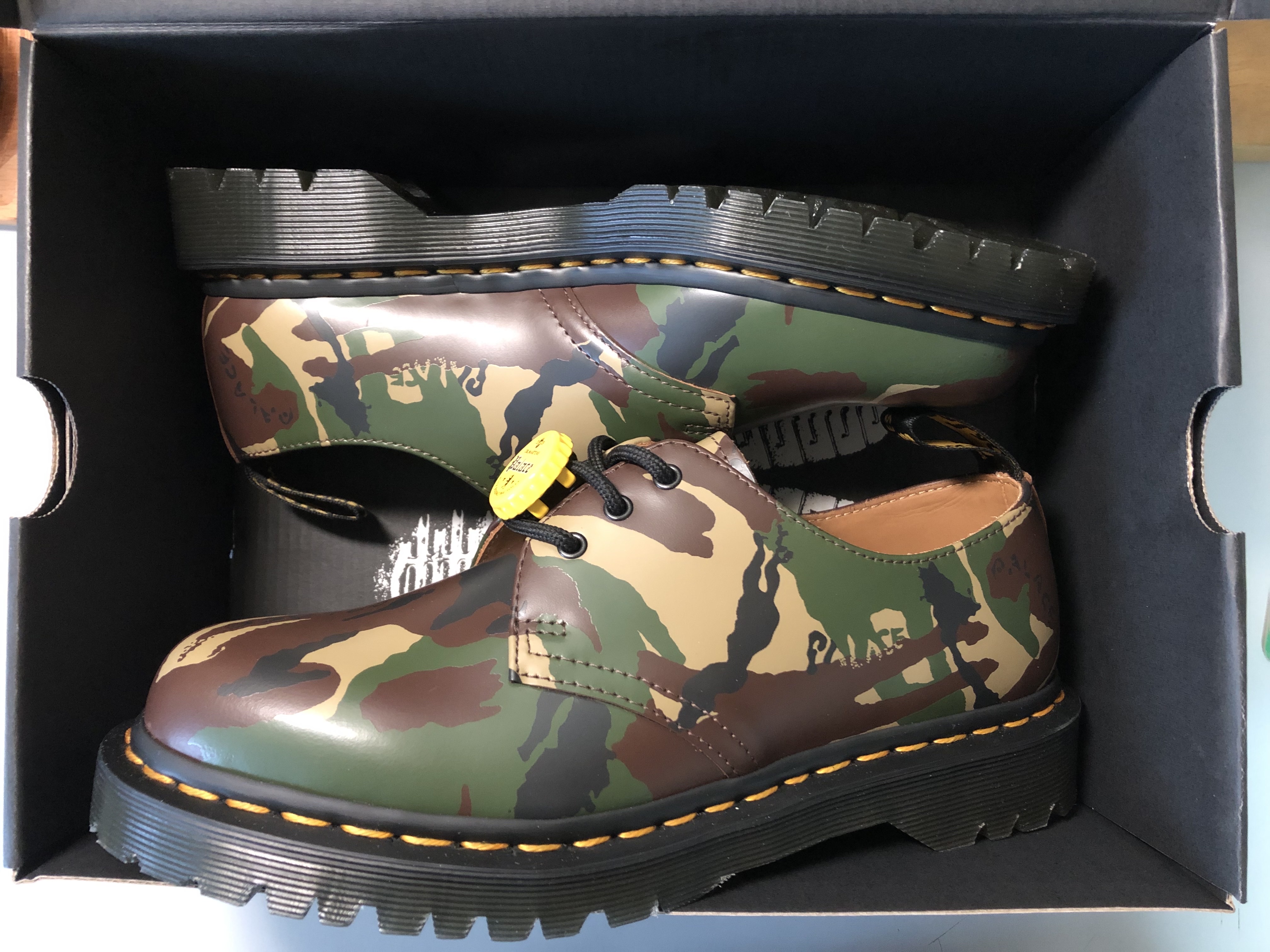 Dr. Martens x Palace 1461 Camo 착용 스타일 - 1
