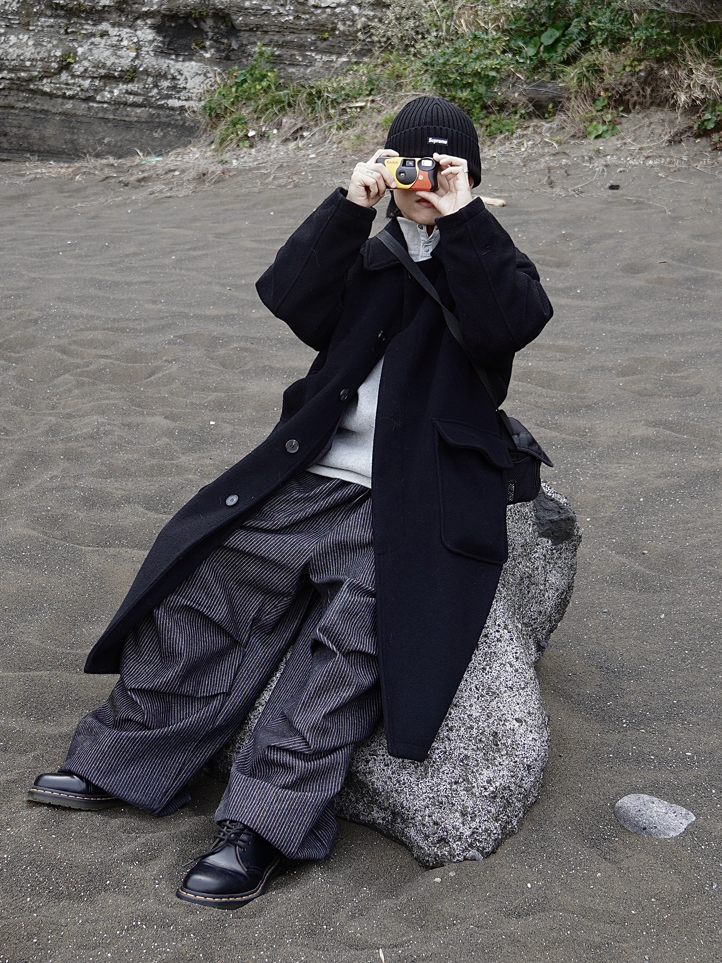 Supreme Overdyed Beanie Black, Dr. Martens 1461 Smooth Black 착용 스타일 - 1
