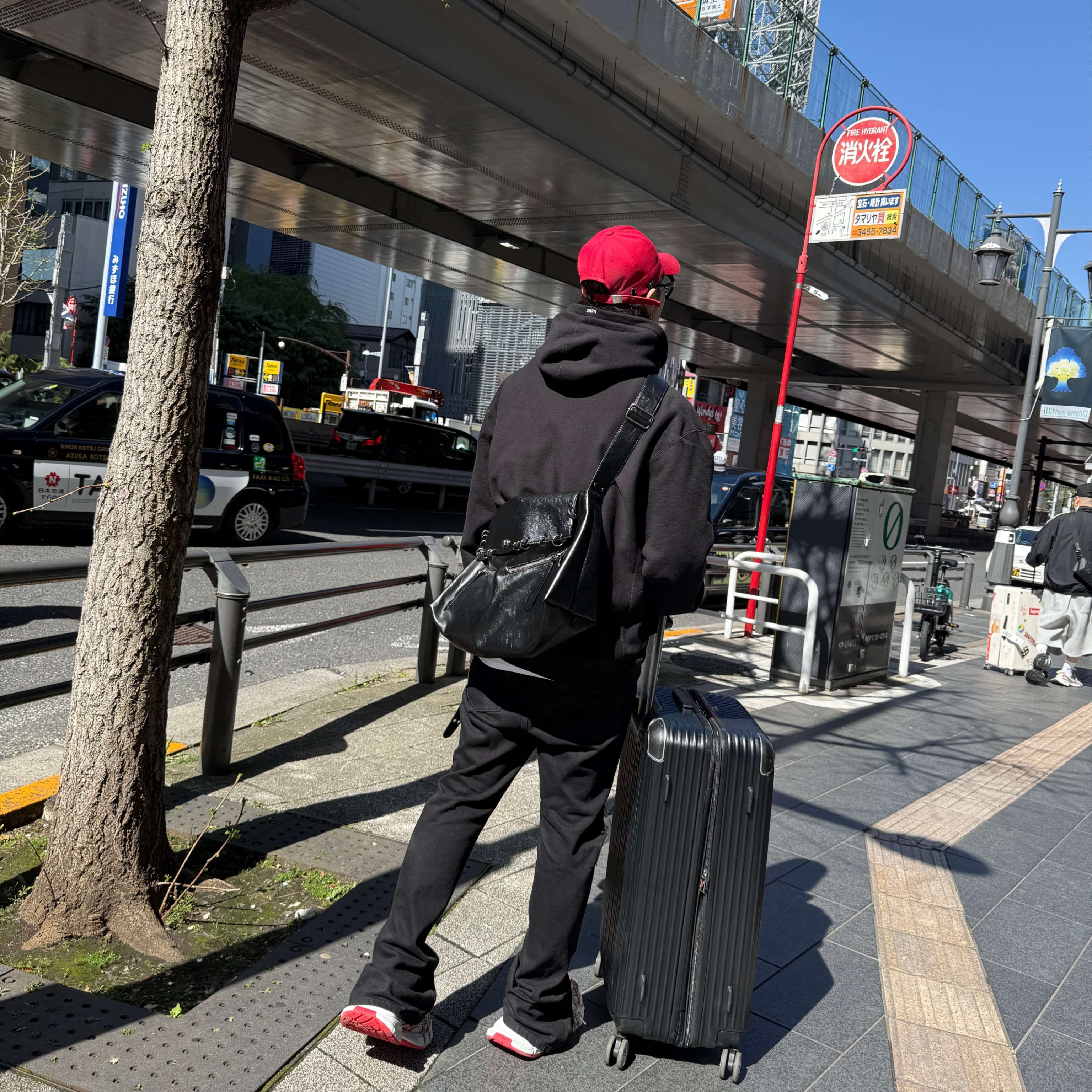 Supreme Box Logo Hooded Sweatshirt Black - 24FW, Balenciaga 3XL Sneakers White Red 착용 스타일