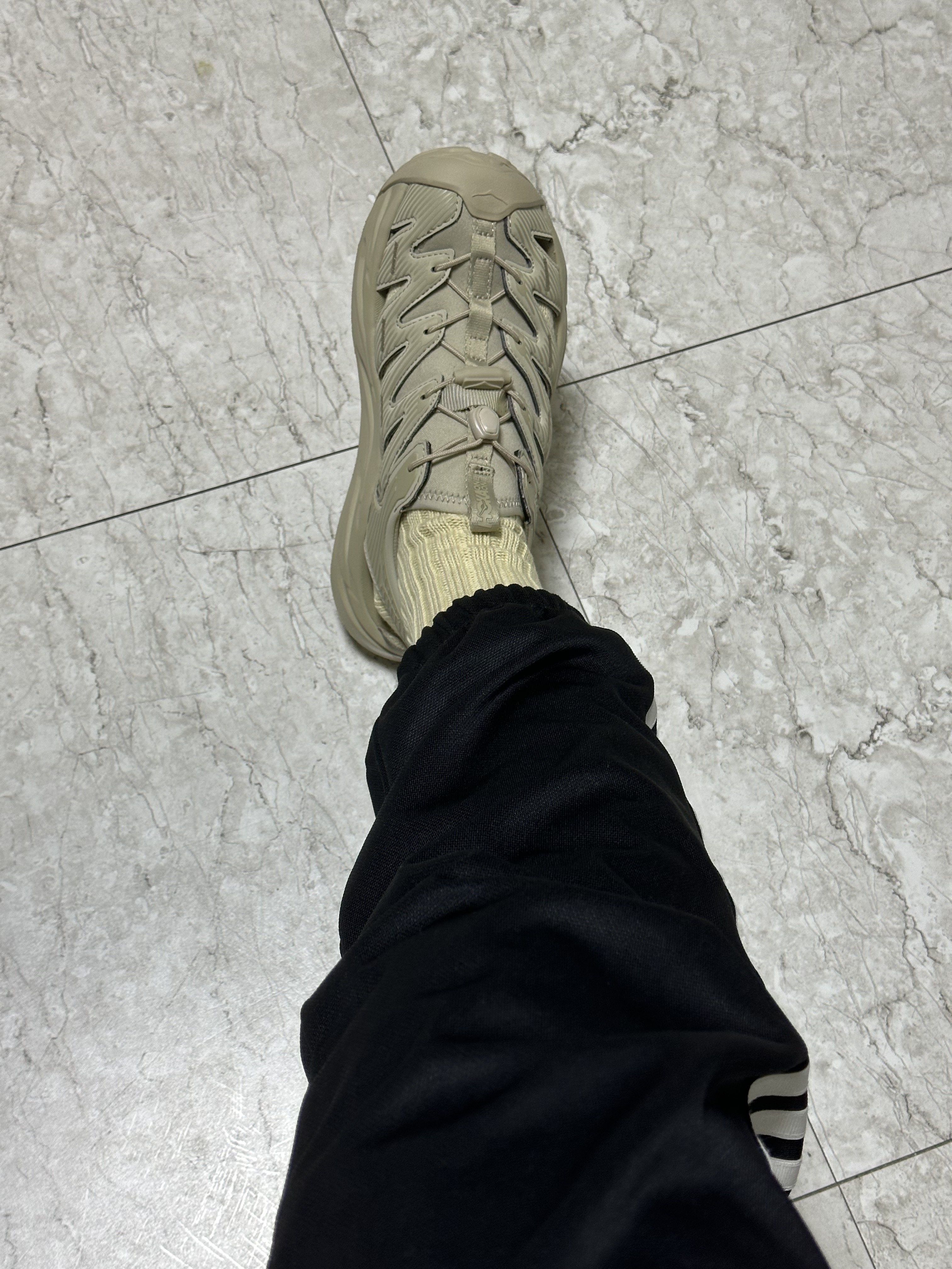 Hoka Hopara Oxford Tan 착용 스타일