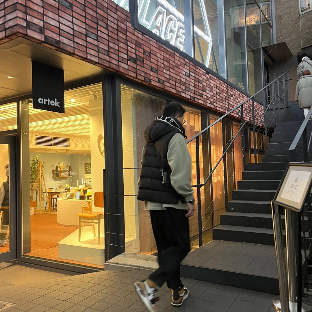Moncler Cardamine Down Vest Black - 23FW, Homme Plisse Issey Miyake Basics Pants Black 착용 스타일 - 3