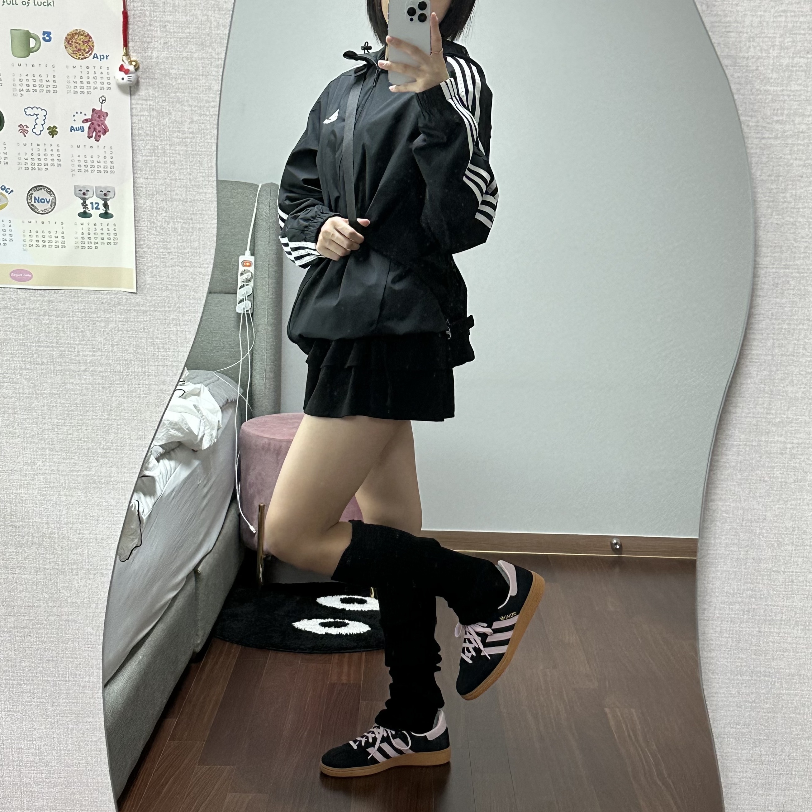 (W) 아디다스 스페지알 핸드볼 코어 블랙 클리어 핑크, 아디다스 에센셜 3S 우븐 윈드브레이커 자켓 블랙 - KR 사이즈 착용 스타일 - 2