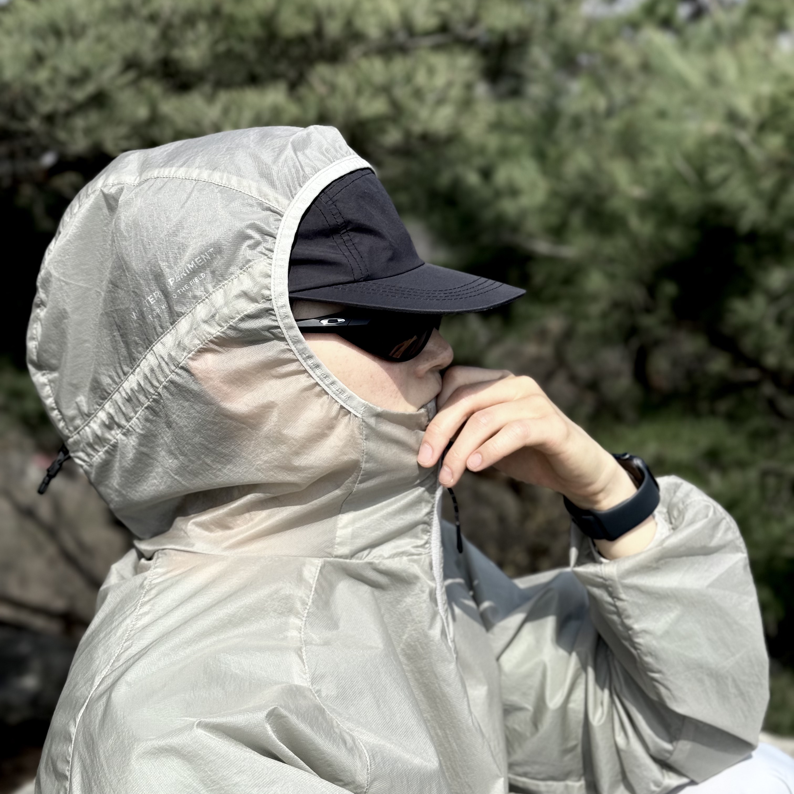 Welter Experiment Nimbus Aeropack Windbreaker Light Gray 착용 스타일 - 3