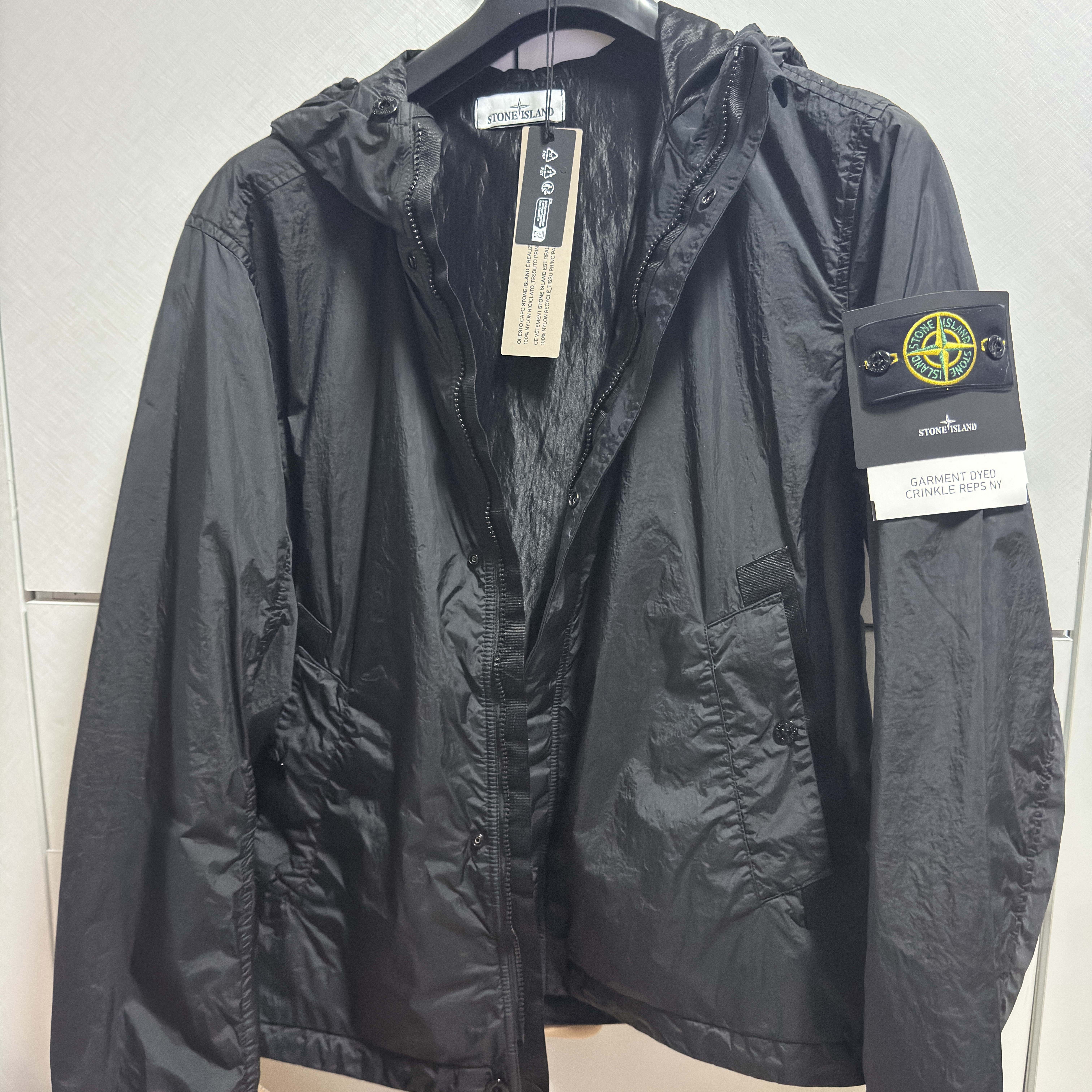 Stone Island S0A23 Crinkle Reps R-NY Wind Resistant Anti-Drop Hooded Jacket - 25SS 착용 스타일