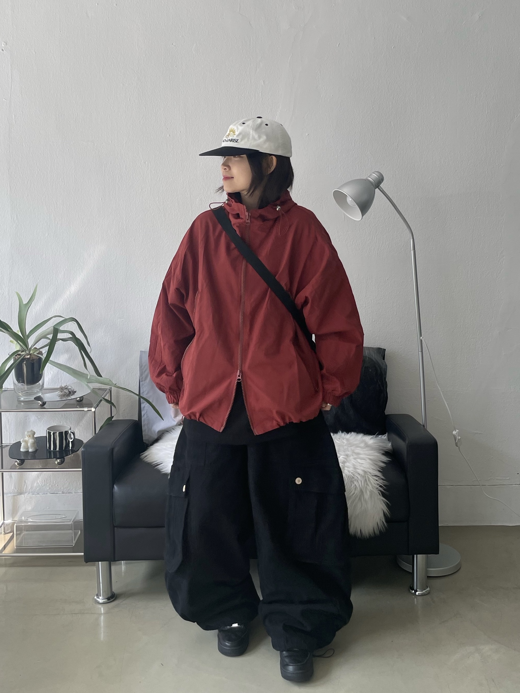 (W) Nike Air Force 1 '07 Low Triple Black, Hello Sunrise  Two Tone Washed OG Logo 6panel Cap Off White & Black 착용 스타일 - 2