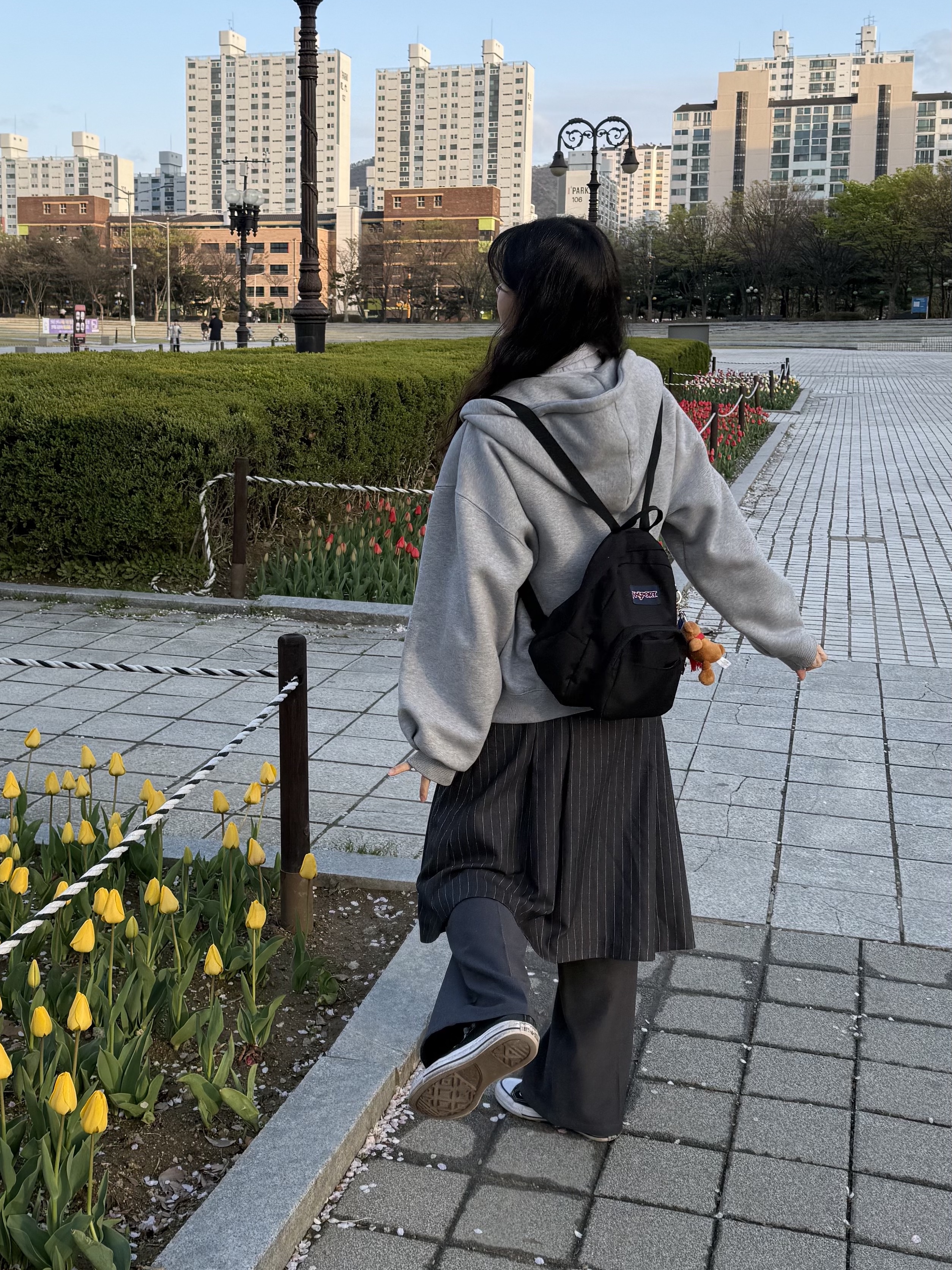 잔스포츠 하프 파인트 미니 백팩 블랙 착용 스타일