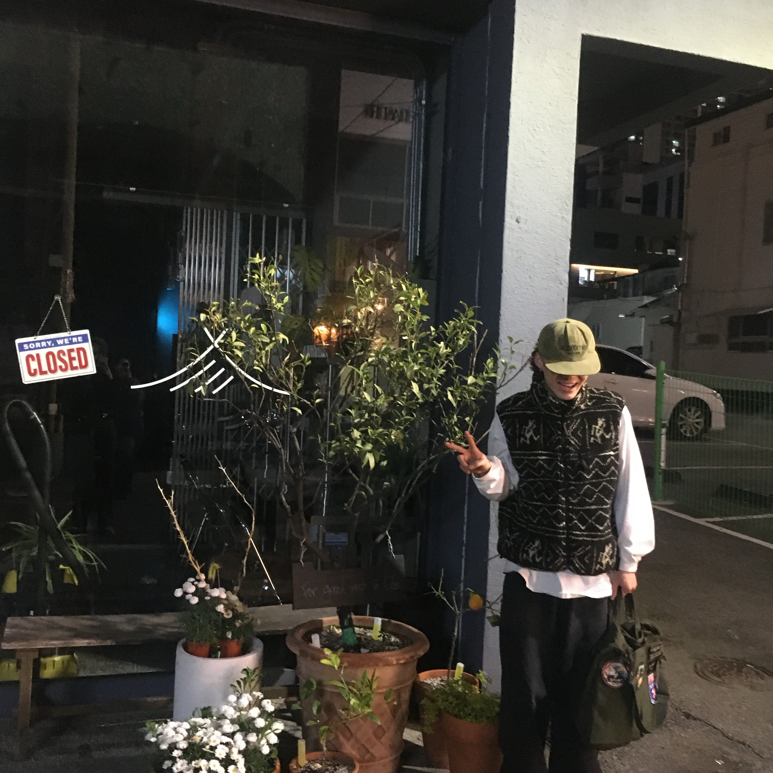 디스이즈네버댓 x 그라미치 플리스 베스트 브라운 착용 스타일 - 3