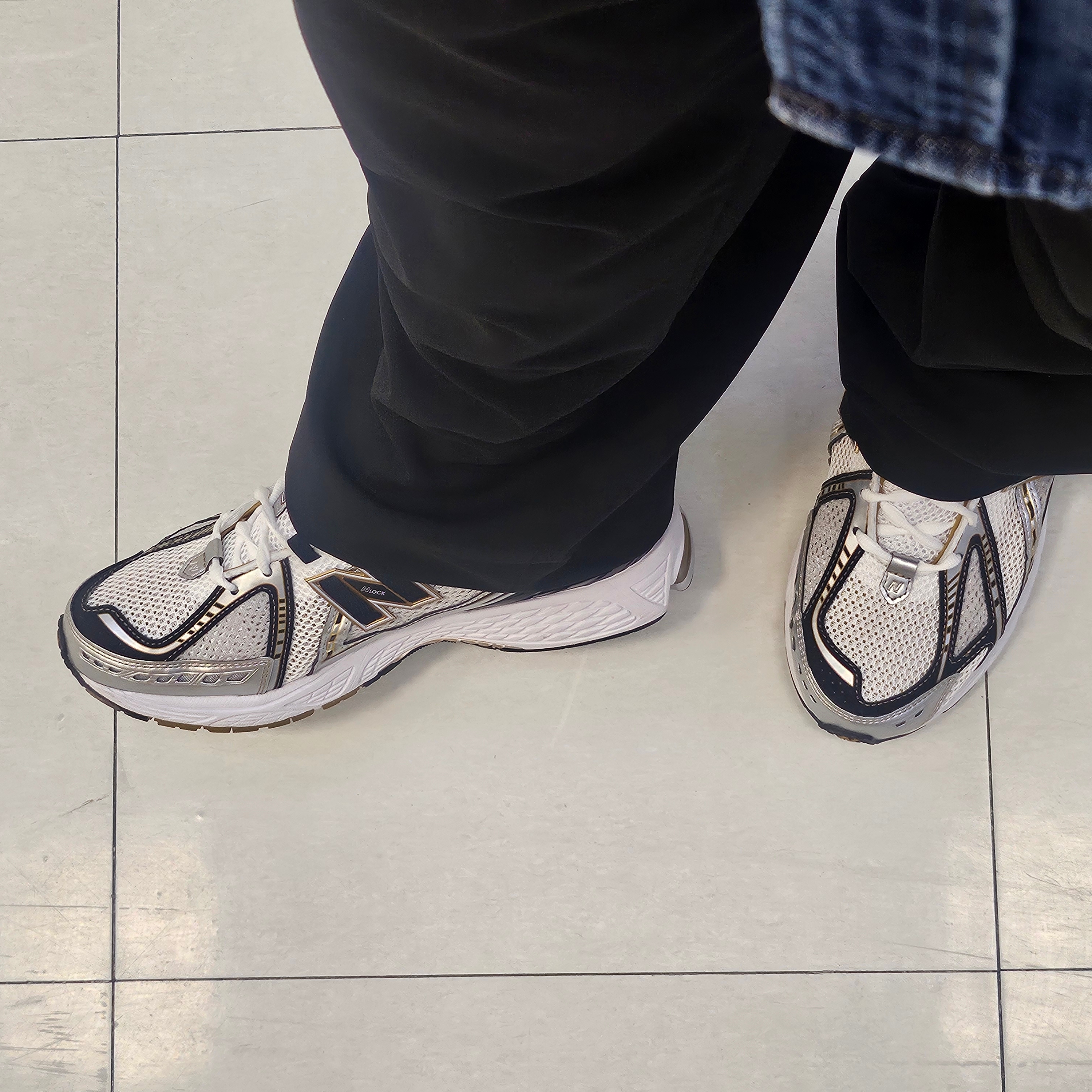 New Balance 1906R White Gold 착용 스타일