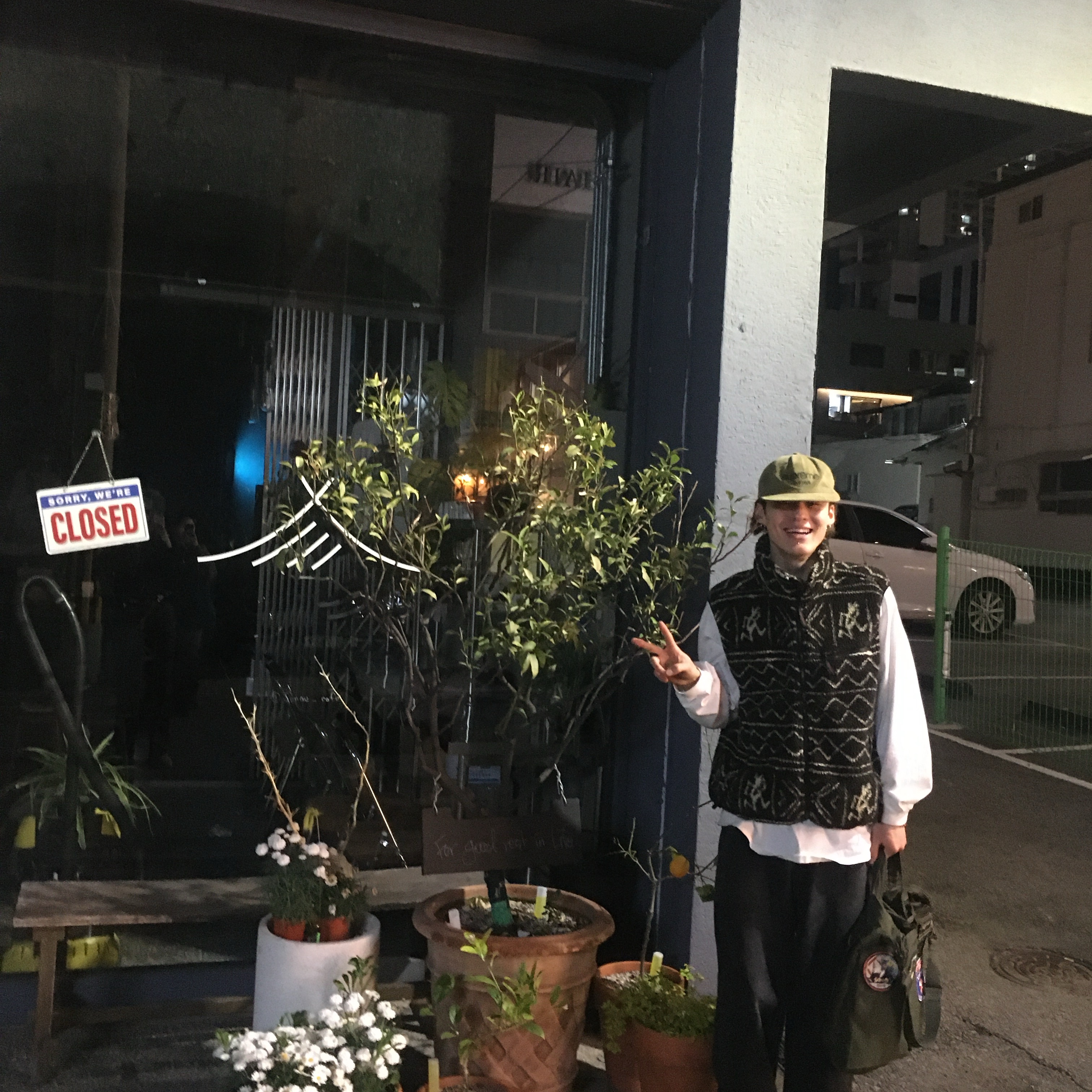 디스이즈네버댓 x 그라미치 플리스 베스트 브라운 착용 스타일 - 2