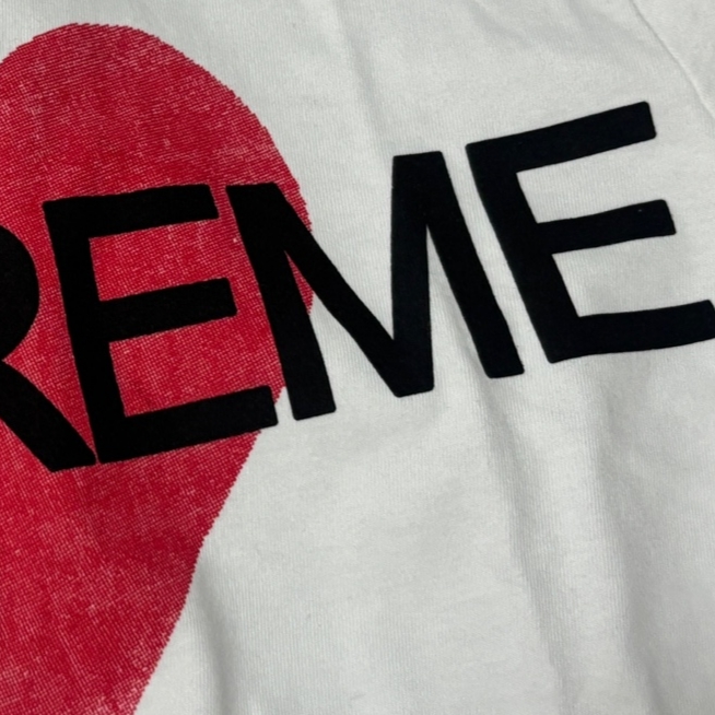 Supreme Announcing T-Shirt White - 25SS 착용 스타일