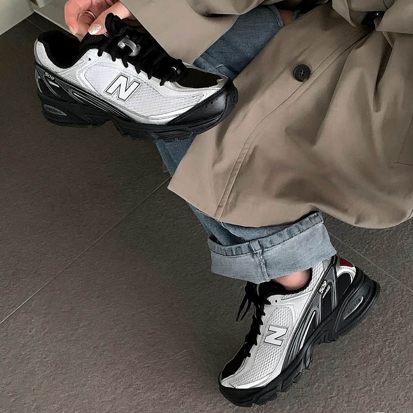 New Balance 509 Black Gray 착용 스타일 - 1